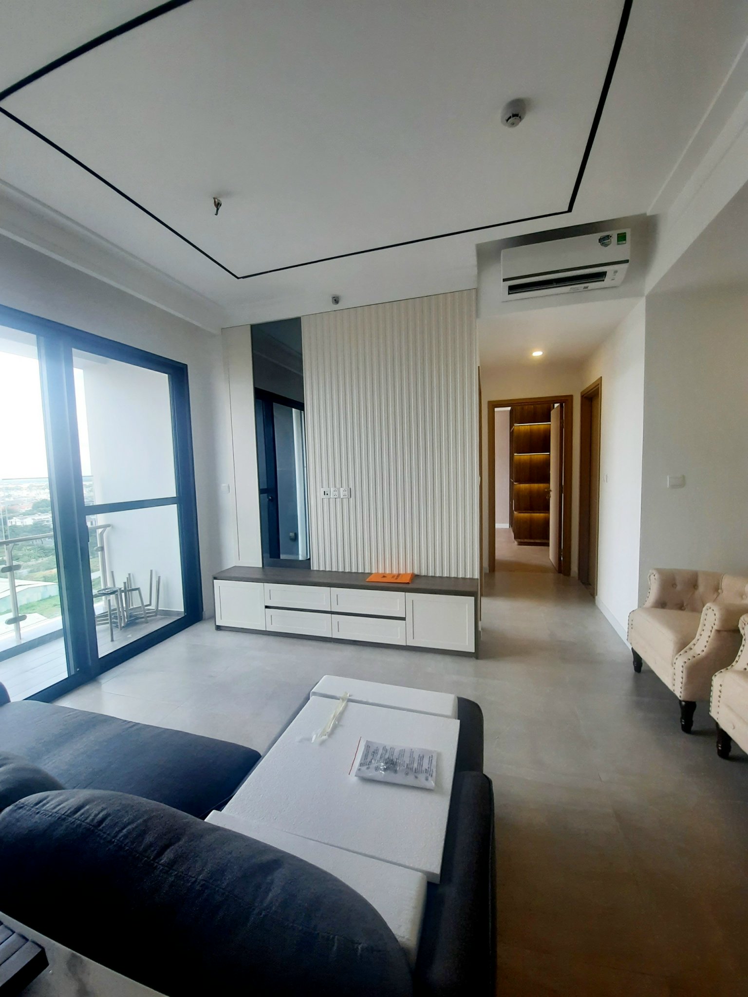 Bán căn hộ cao cấp The Antonia, phú mỹ hưng, quận 7. Diện tích: 78m, 2 phòng ngủ, Nhà nội thất hiện đại, sang trọng, lầu cao.  Gía chỉ 7 tỷ . Qúy khách xem nhà liên hệ: hotline Ngọc thư ( zalo, viber) - 6632