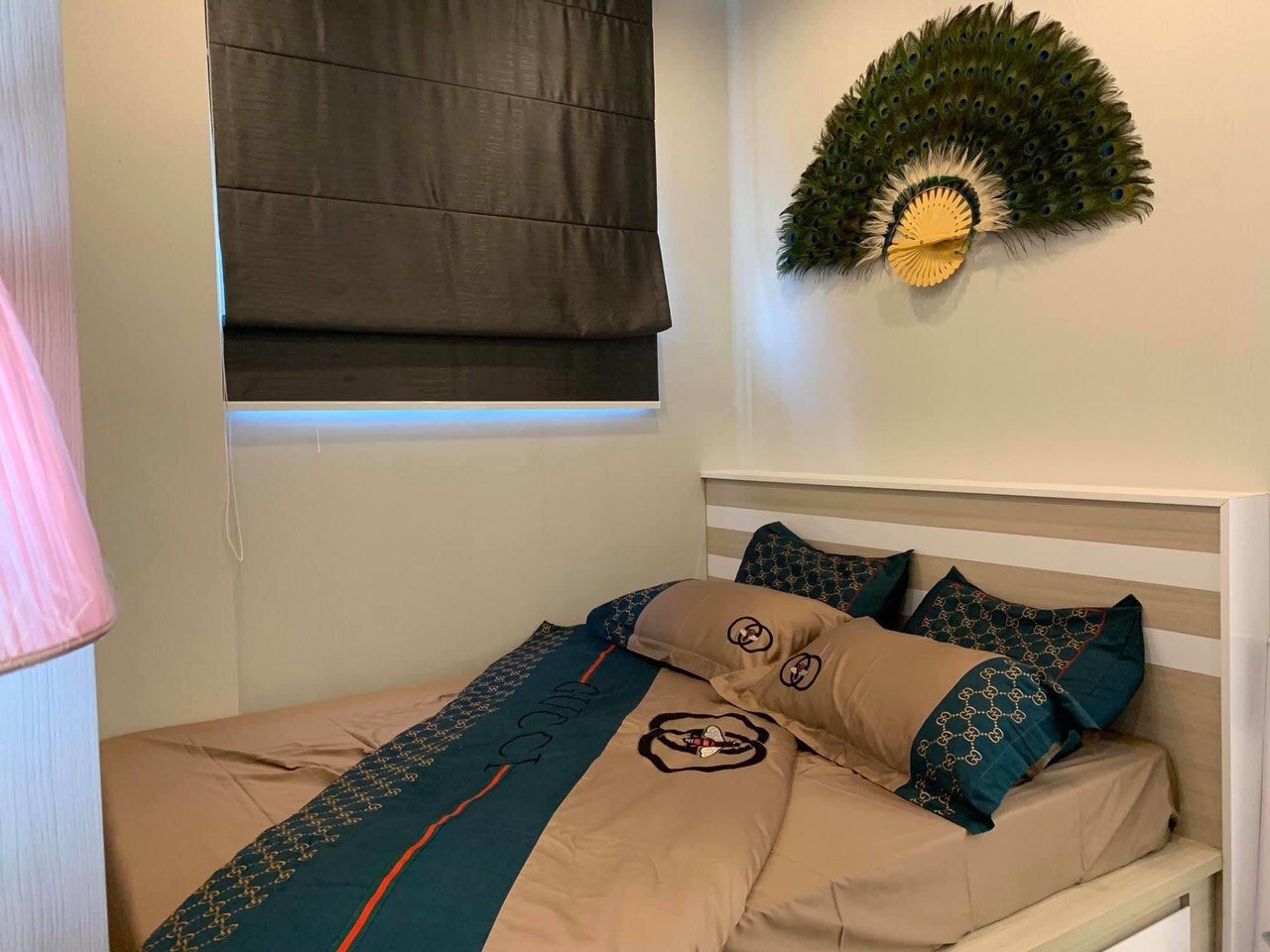 Bán gấp căn hộ cao cấp Midtown, phú mỹ hưng, quận 7. Diện tích: 99m, căn góc, 2 phòng ngủ, view biệt thự thoáng mát, Ô xe tầng hầm miễn phí.Giá chỉ 7,8 tỷ, sổ hồng. Qúy khách xem nhà: hotline Ngọc Thư - 6674