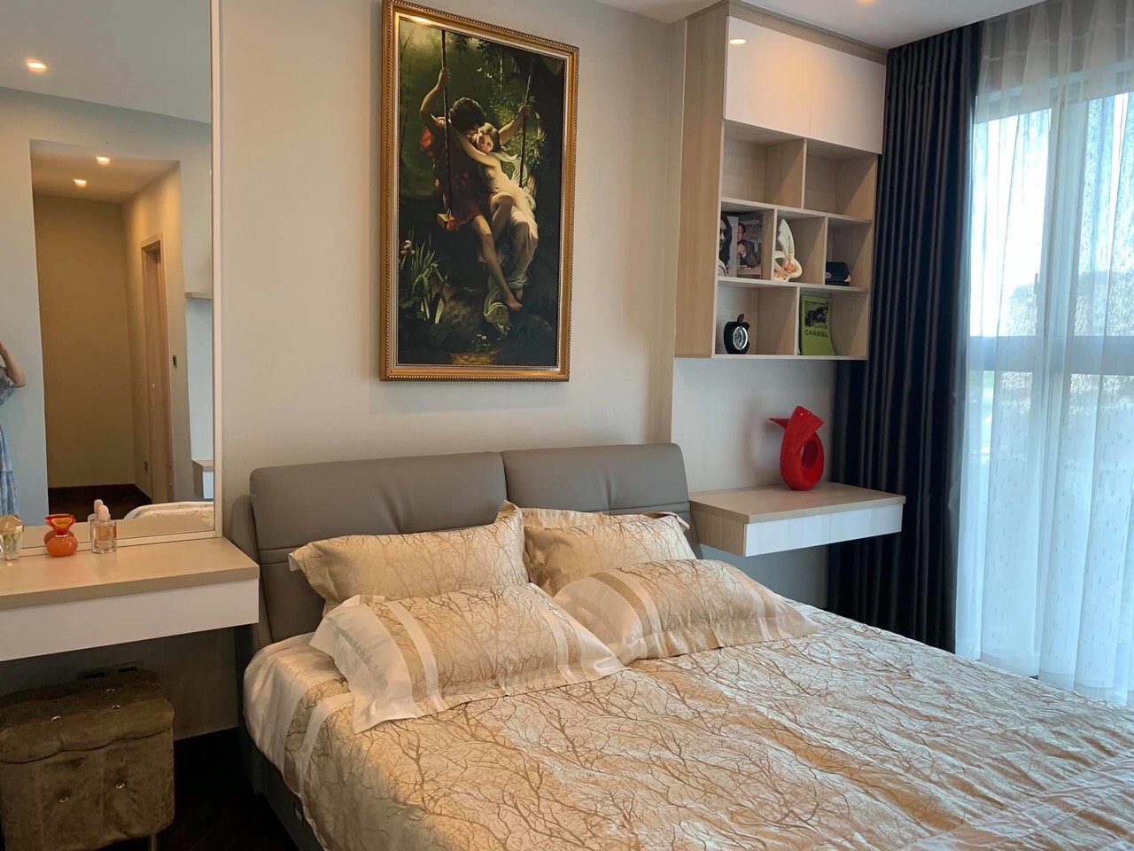 Bán gấp căn hộ cao cấp Midtown, phú mỹ hưng, quận 7. Diện tích: 99m, căn góc, 2 phòng ngủ, view biệt thự thoáng mát, Ô xe tầng hầm miễn phí.Giá chỉ 7,8 tỷ, sổ hồng. Qúy khách xem nhà: hotline Ngọc Thư - 6675