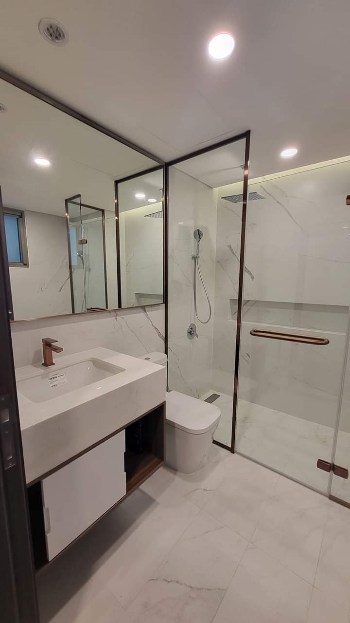 Cho thuê căn hộ cao cấp Midtown The Peak - phú mỹ hưng,  quận 7. DT: 130m , 3 phòng ngủ, view sông, hồ bơi. Nhà đẹp, nội thất đầy đủ, giá chỉ có 48  triệu/ tháng. Xem nhà liên hệ: hotline Ngọc Thư ( zalo, viber ) - 6691