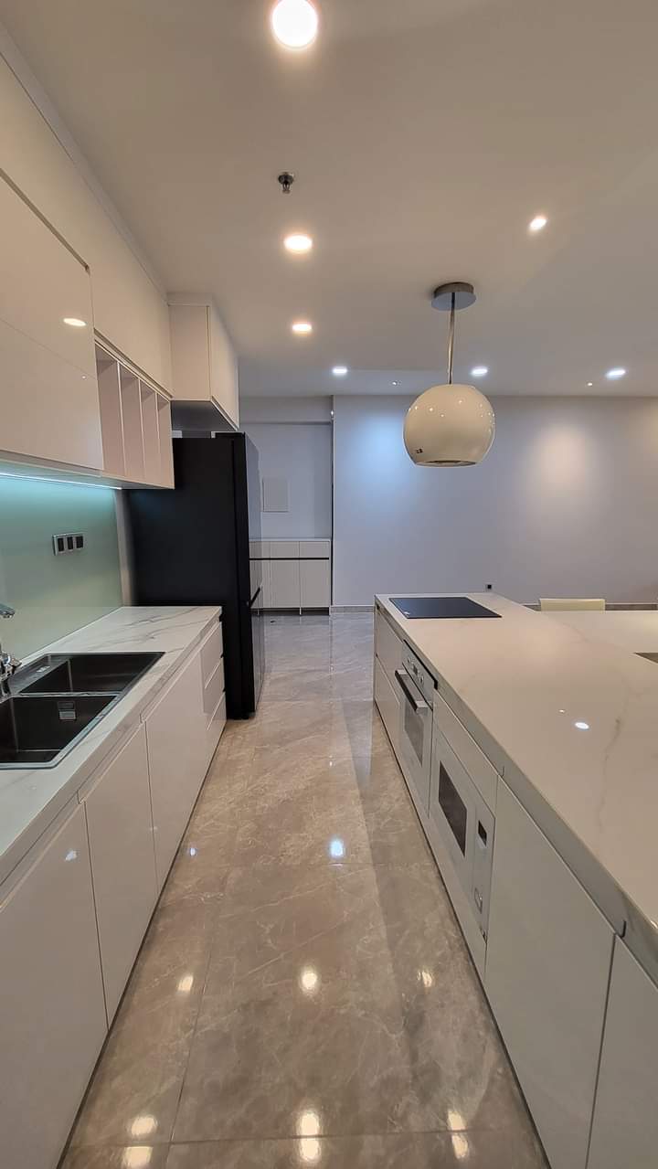 Cho thuê căn hộ cao cấp Midtown The Peak - phú mỹ hưng,  quận 7. DT: 130m , 3 phòng ngủ, view sông, hồ bơi. Nhà đẹp, nội thất đầy đủ, giá chỉ có 48  triệu/ tháng. Xem nhà liên hệ: hotline Ngọc Thư ( zalo, viber ) - 6687