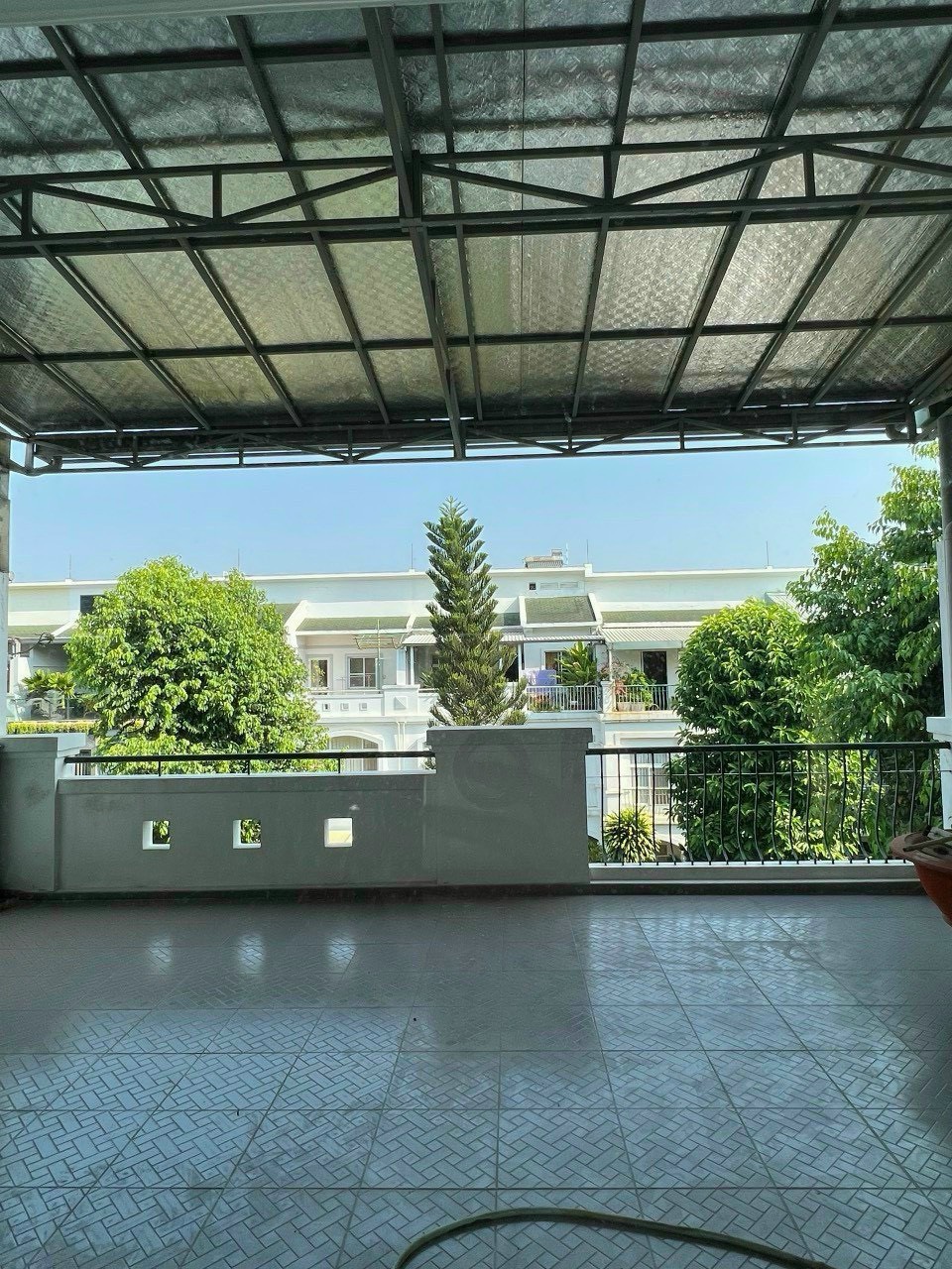 Cần bán nhà phố liên kế vườn Hưng Thái, phú mỹ hưng, quận 7. Diện tích: 7x18m, trệt, 2 lầu, 4 phòng ngủ, nội thất đầy đủ. Nhà đang ở nên đầu tư rât kỹ. Gía chỉ 35 tỷ ( TL). Anh chị xem nhà liên hệ: hotline Ngọc Thư( zalo, viber) - 6698