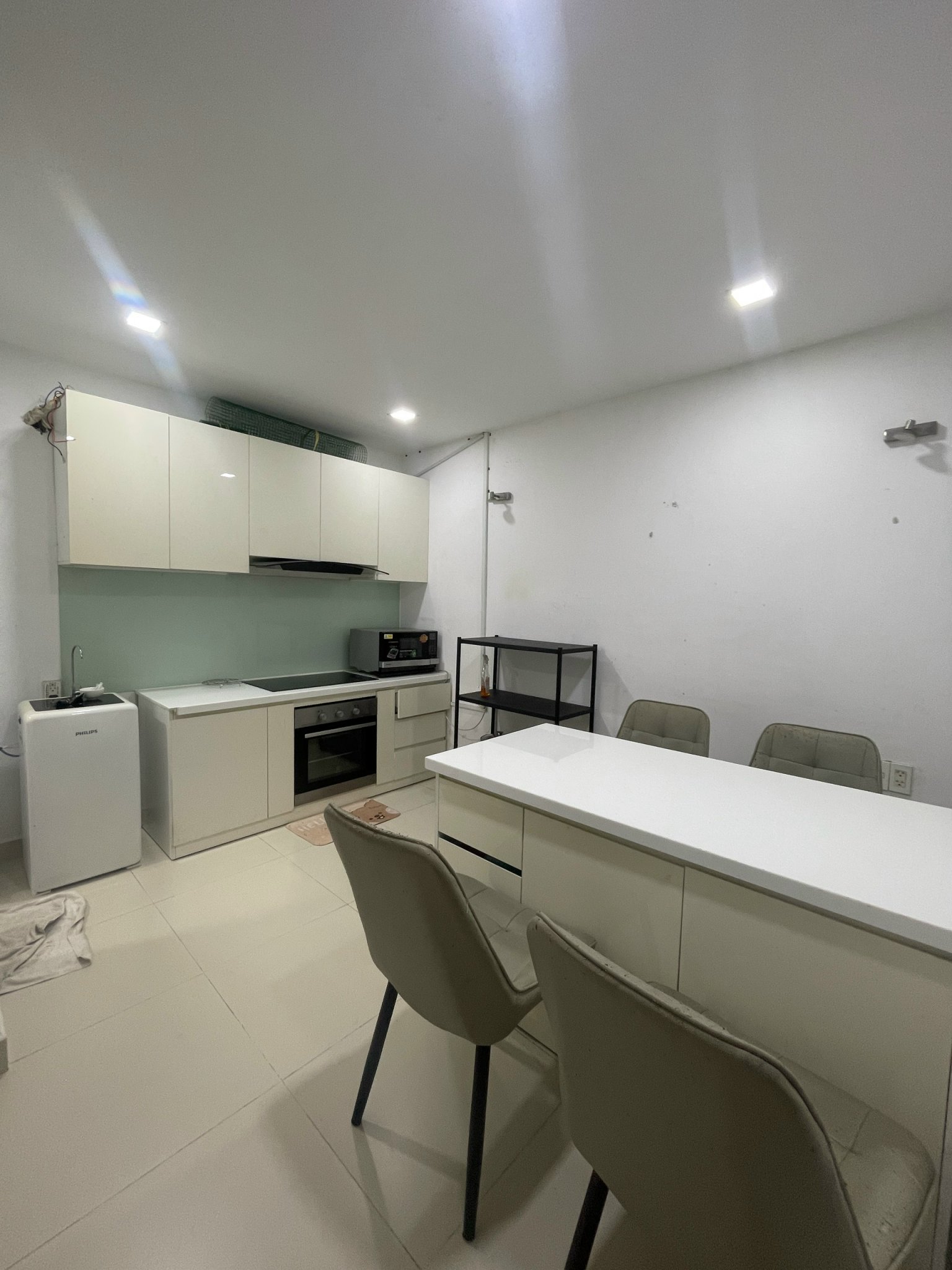 Cho thuê Penthouse Sky Garden 3, Phú Mỹ Hưng, Q.7, 330 m2, 2 Ban công lớn, Nhà đẹp siêu rộng phù hợp với gia đình lớn. Giá chỉ 35 triệu. Lh: hotline( Đình Hải) - 6761
