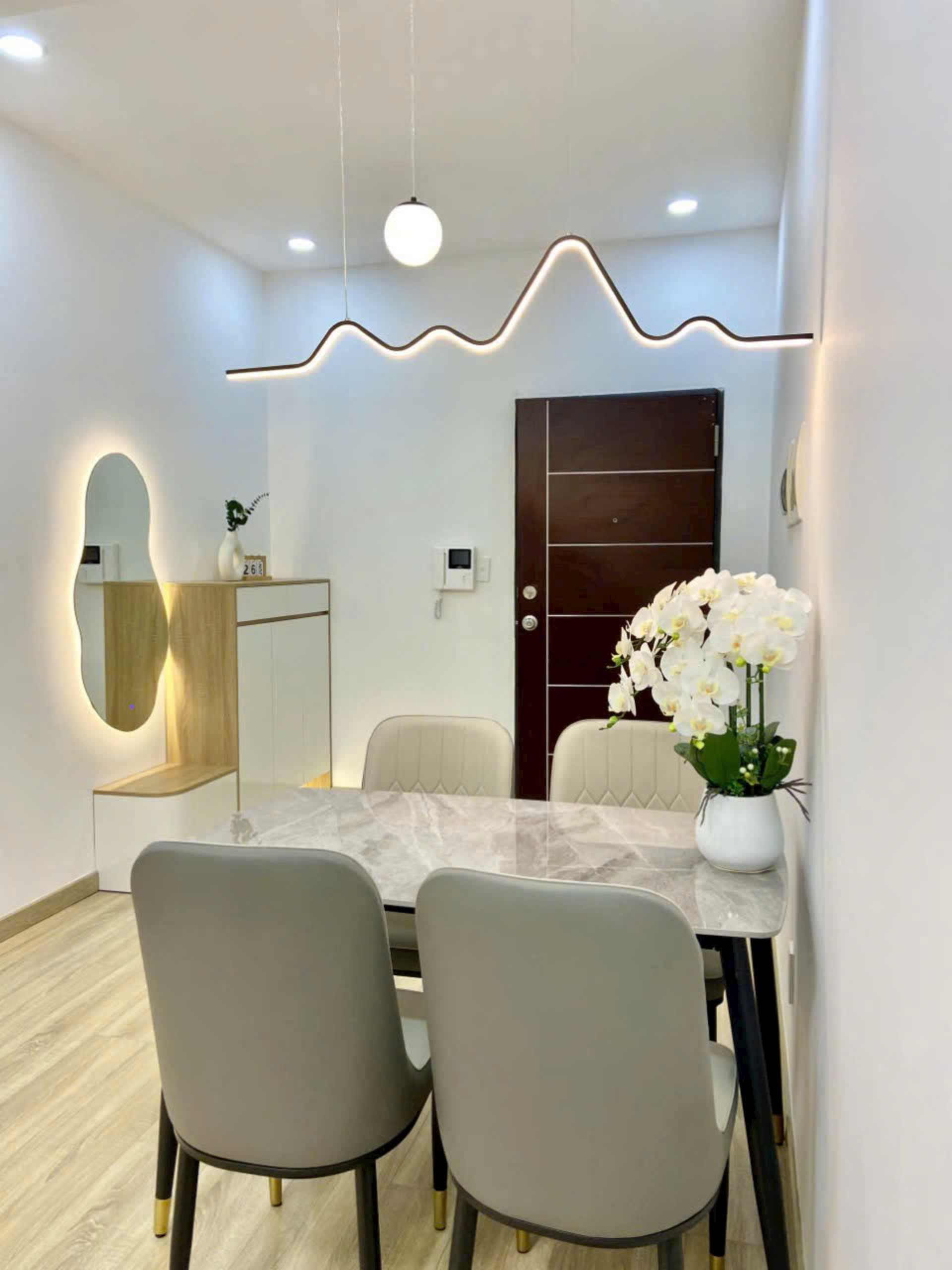 Bán nhanh Căn hộ Sky Garden 3, Phú Mỹ Hưng, Q.7, 71 m2, 3PN, Nhà mới 100%. Giá chỉ 4.5 tỷ. Liên hệ: hotline ( Đình Hải) - 6825