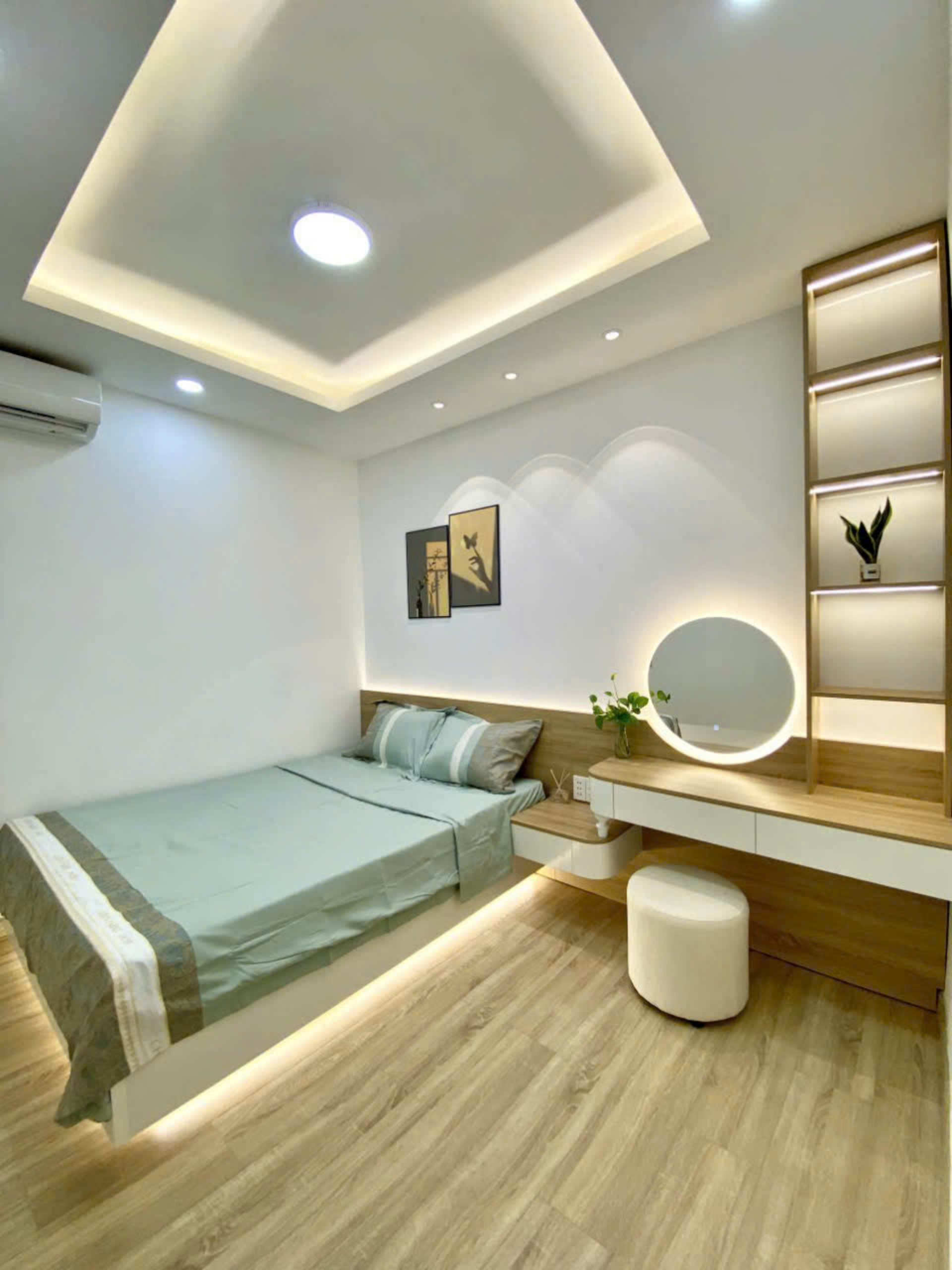 Bán nhanh Căn hộ Sky Garden 3, Phú Mỹ Hưng, Q.7, 71 m2, 3PN, Nhà mới 100%. Giá chỉ 4.5 tỷ. Liên hệ: hotline ( Đình Hải) - 6829