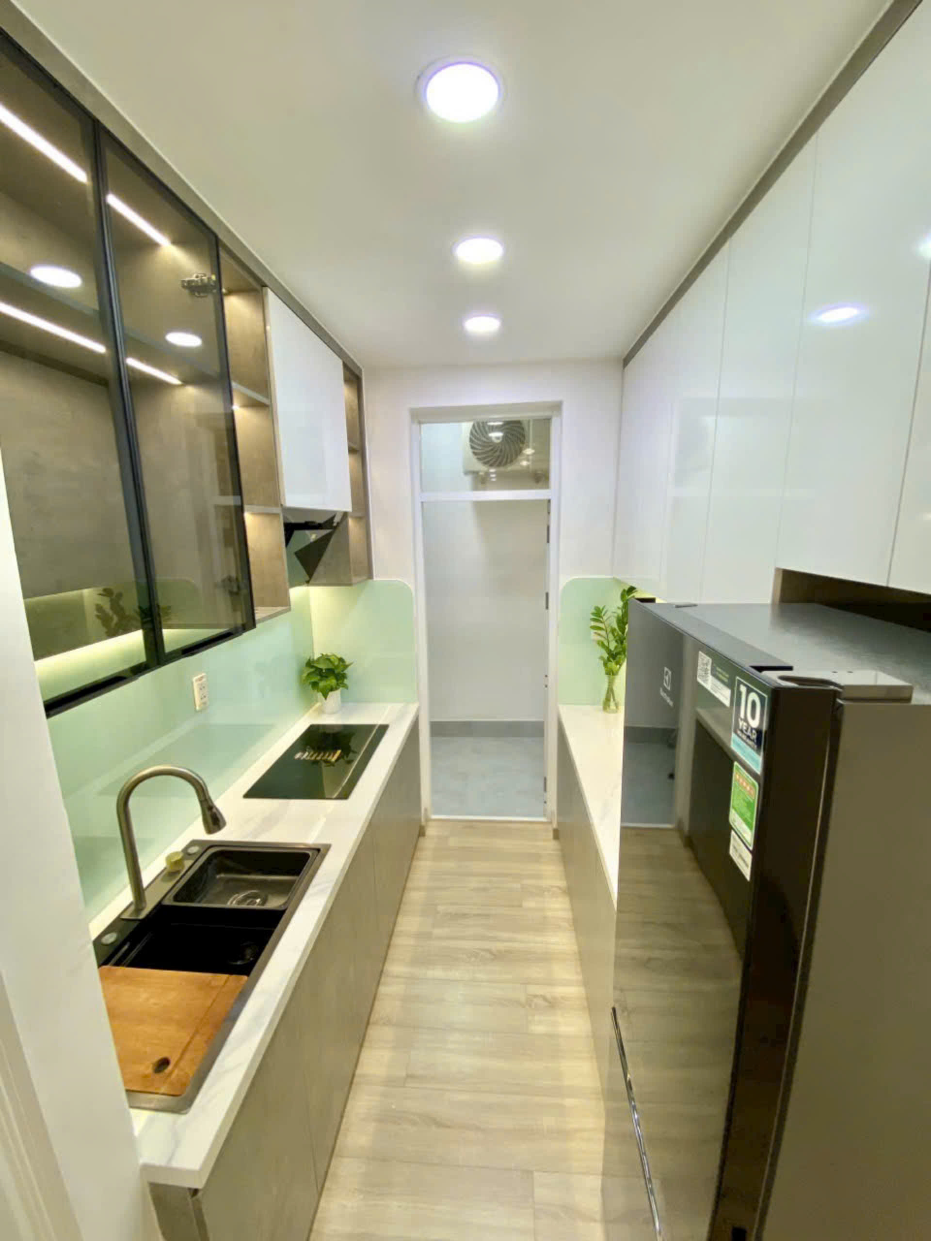 Bán nhanh Căn hộ Sky Garden 3, Phú Mỹ Hưng, Q.7, 71 m2, 3PN, Nhà mới 100%. Giá chỉ 4.5 tỷ. Liên hệ: hotline ( Đình Hải) - 6828