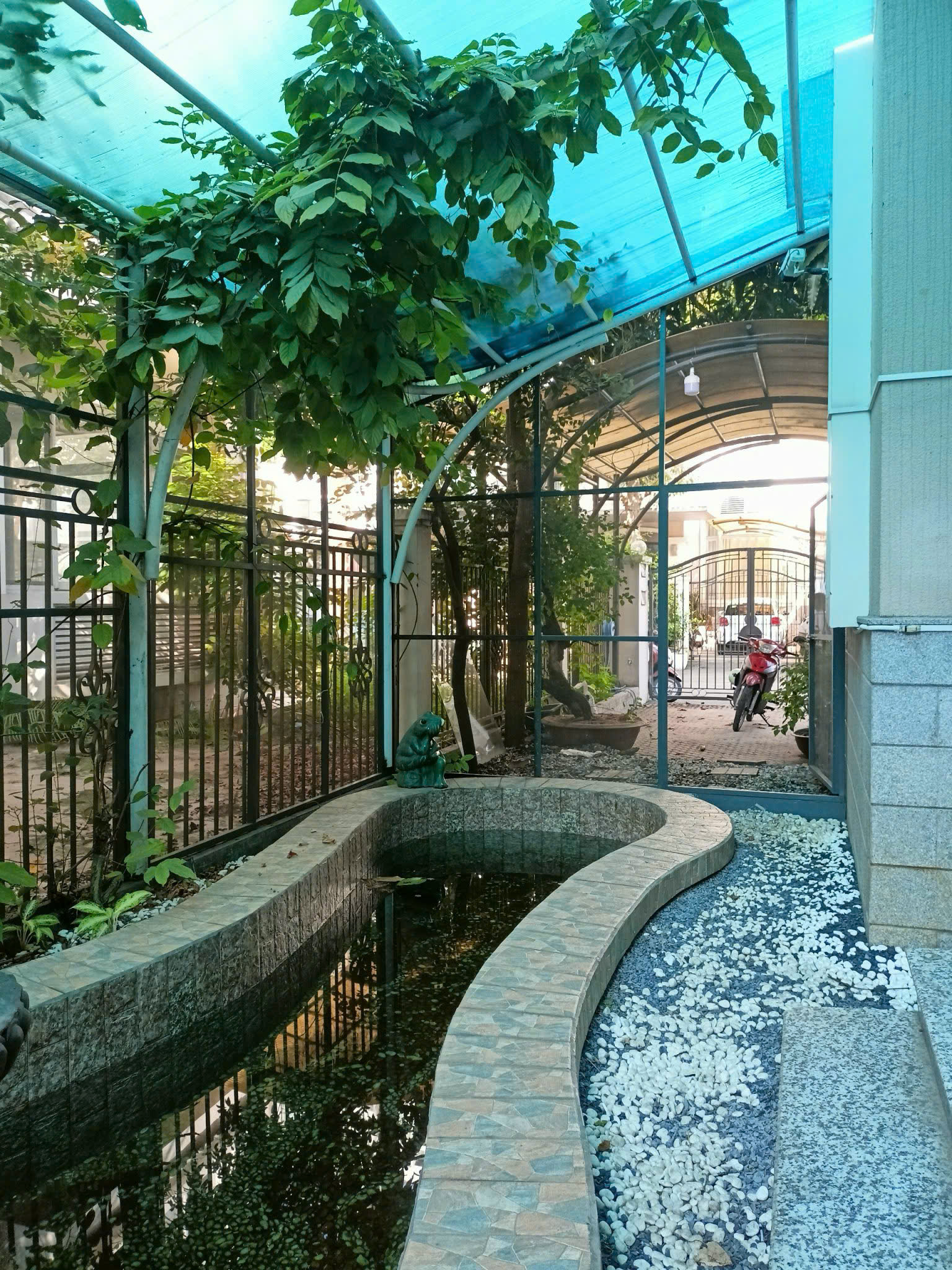 Bán biệt thự đơn lập Nam Viên, phú mỹ hưng, Q.7. Diện tích: 17,2x16m, trệt, 2 lầu, 5 phòng, nội thất cao cấp, giá chỉ 78 tỷ. Sổ hồng cầm tay. LH xem nhà : hotline Ngọc Thư ( zalo, viber) - 6890