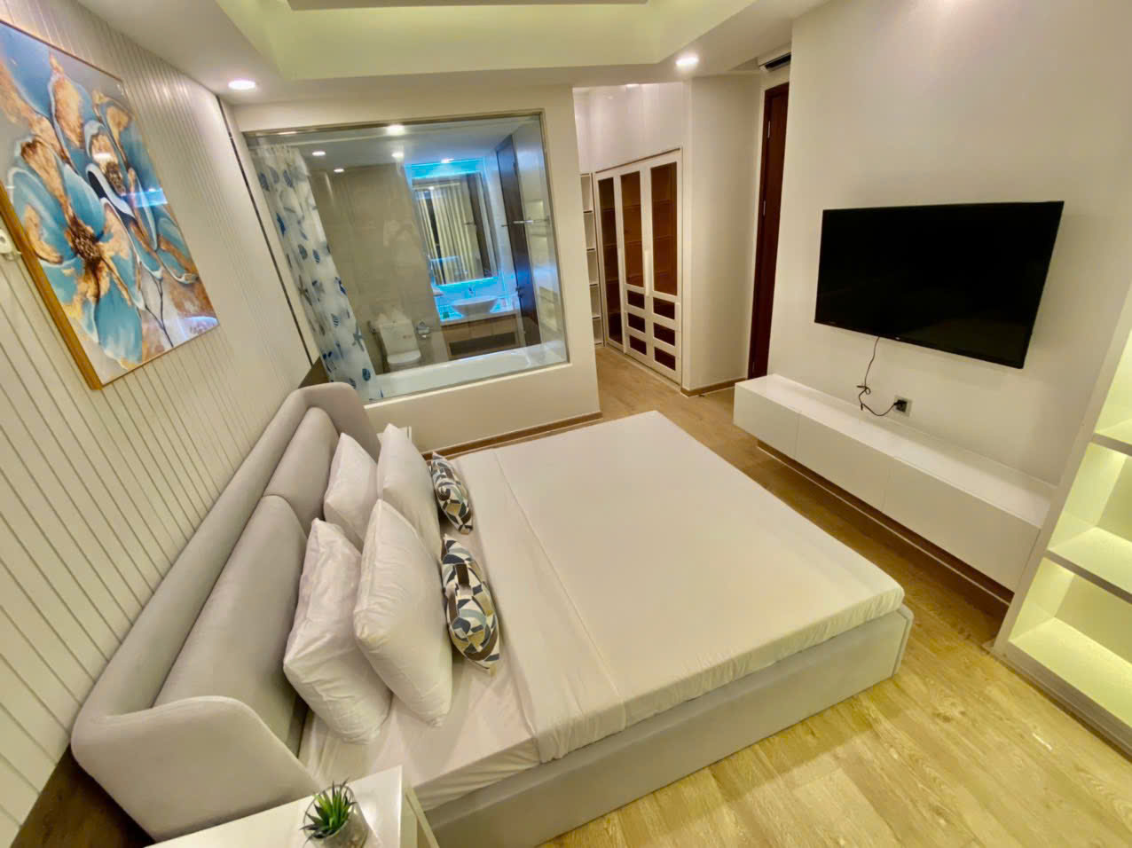 Bán căn hộ cao cấp Midtown The Singnature, phú mỹ hưng, quận 7. Diện tích: 115m, 3 phòng ngủ, view sông, hồ bơi, full nội thất cao câp. Đang cho thuê dài hạn, giá chỉ: 12,8 tỷ. Qúy khách xem nhà liên hệ:: hotline Ngọc Thư ( zalo, viber) - 6997