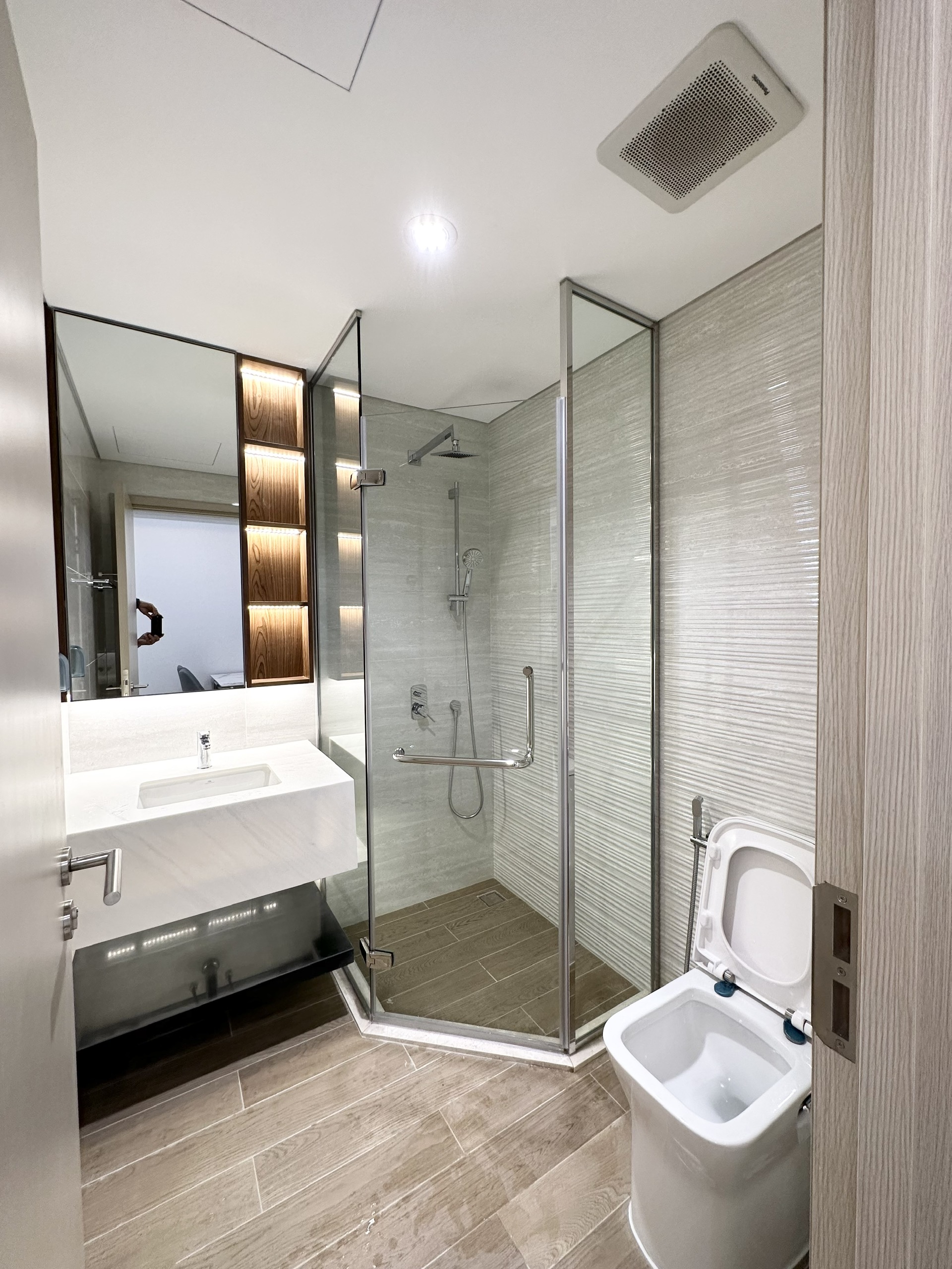 Cho thuê căn hộ cao cấp 1 phòng ngủ khu Ascentia, phú mỹ hưng, 55m, view hồ bơi. Nội thất đầy đủ, cao cấp. Khu an ninh, sang trọng. Gía chỉ 19 triệu/ tháng. Anh chị xem nhà liên hệ: hotline Ngọc Thư ( zalo, viber) - 7047