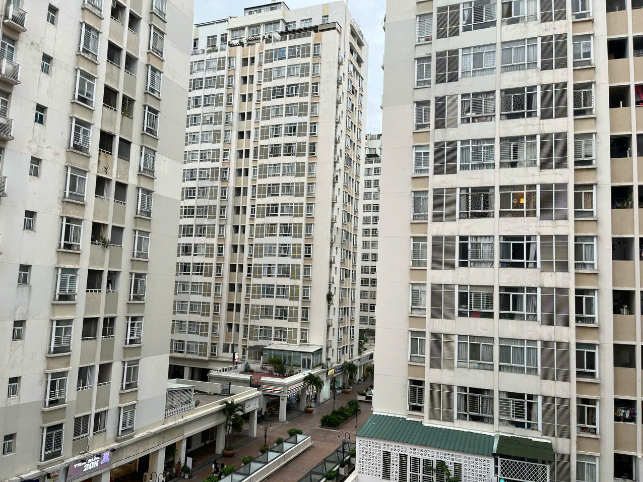 Cho thuê căn hộ Cao Cấp Sky Garden 3, Phú Mỹ Hưng, Q.7, 72 m2, 3pn. Nhà đẹp, Lầu cao, View công viên thoáng mát. Liên hệ: hotline (Đình Hải) - 7097