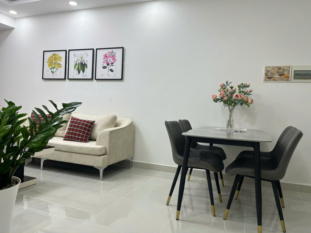 Cho thuê căn hộ Cao Cấp Sky Garden 3, Phú Mỹ Hưng, Q.7, 72 m2, 3pn. Nhà đẹp, Lầu cao, View công viên thoáng mát. Liên hệ: hotline (Đình Hải) - 7095