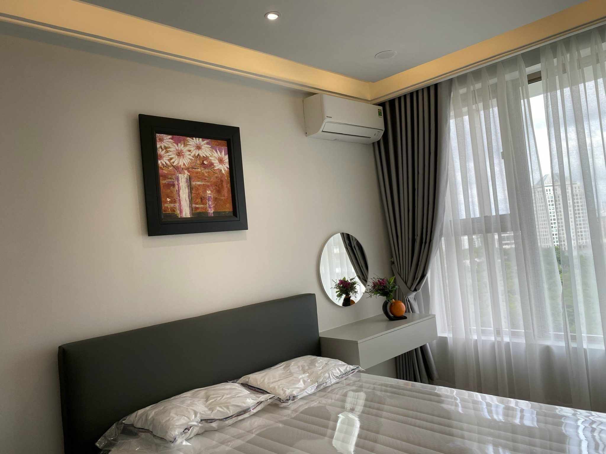 Cần bán căn hộ cao cấp Midtown The Peak, phú mỹ hưng, quận 7. Diện tích: 130m, 3 phòng ngủ, nội thất cao cấp. Căn góc giữa, view sông, hồ bơi hướng Tây Bắc. Gía chỉ 13,9 tỷ . Anh chị xem nhà liên hệ: hotline Ngọc Thư ( zalo, viber) - 7175