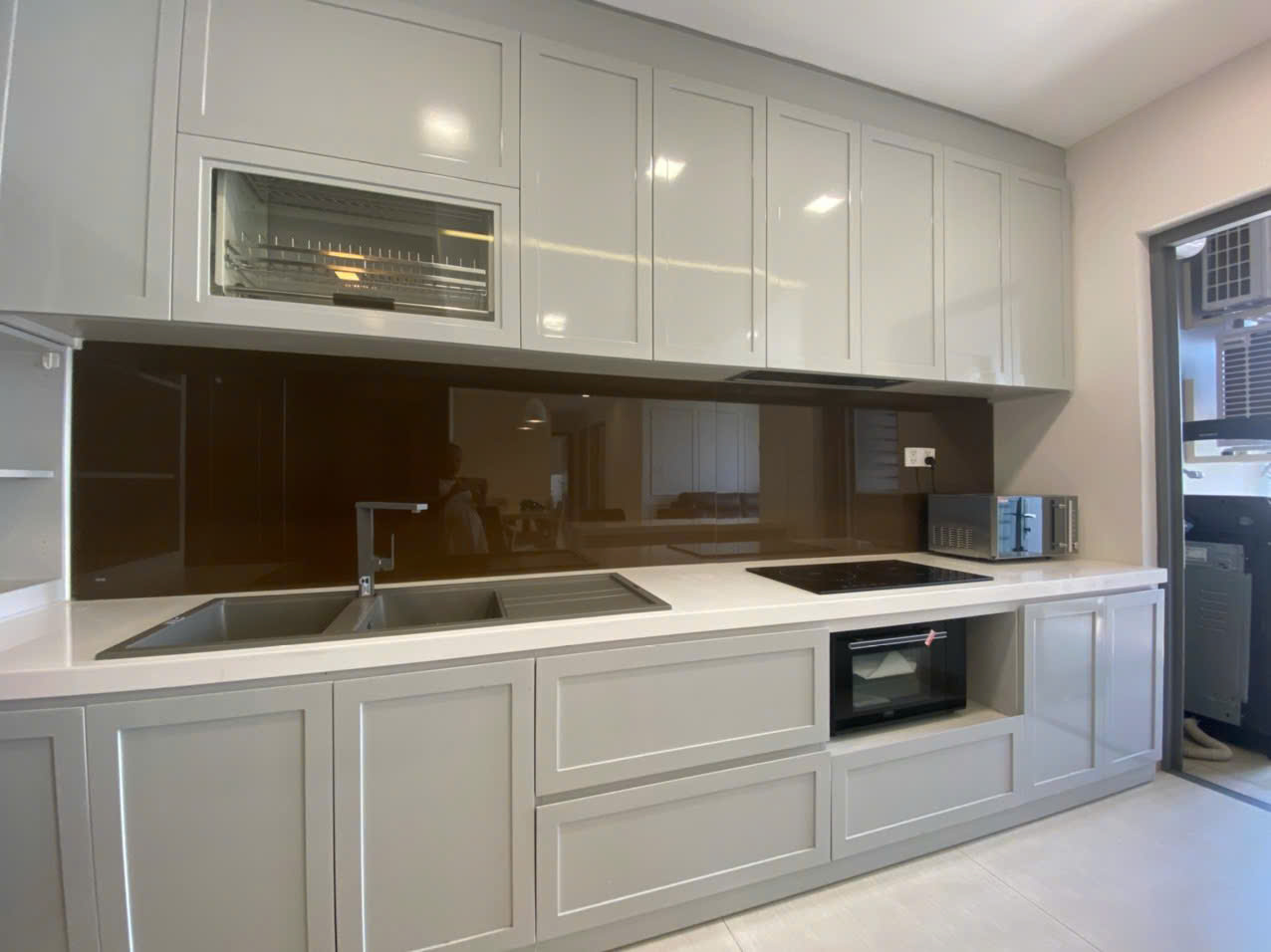 Bán căn hộ cao cấp Urbanhill, phú mỹ hưng, quận 7. Diện tích: 109m, 3 phòng ngủ, 2 wc. Nội thất cao cấp, ô xe miễn phí tầng hầm. Gía chỉ 9,5 tỷ . Qúy khách xem nhà liên hệ: hotline Ngọc Thư ( zalo, viber) - 7220
