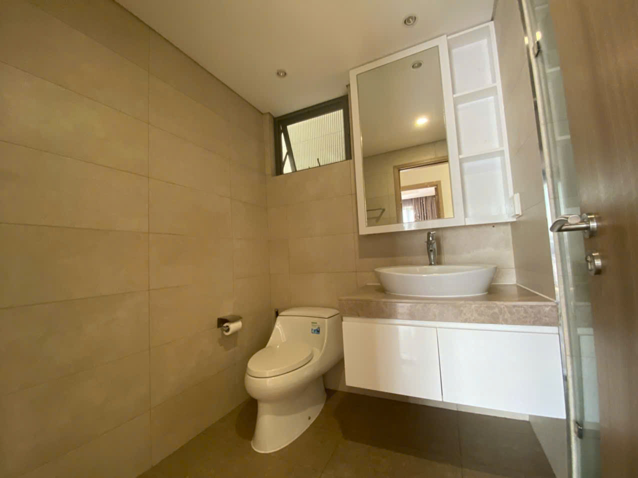 Bán căn hộ cao cấp Urbanhill, phú mỹ hưng, quận 7. Diện tích: 109m, 3 phòng ngủ, 2 wc. Nội thất cao cấp, ô xe miễn phí tầng hầm. Gía chỉ 9,5 tỷ . Qúy khách xem nhà liên hệ: hotline Ngọc Thư ( zalo, viber) - 7227
