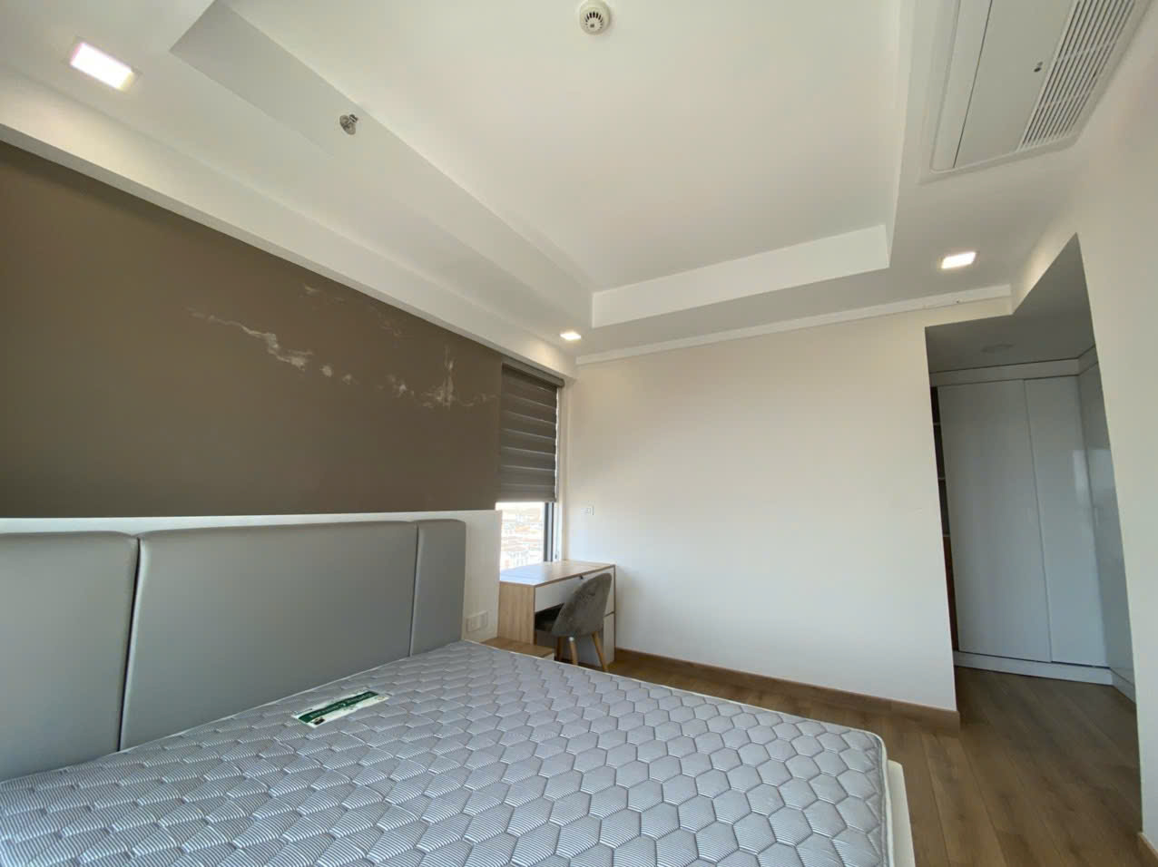 Bán căn hộ cao cấp Urbanhill, phú mỹ hưng, quận 7. Diện tích: 109m, 3 phòng ngủ, 2 wc. Nội thất cao cấp, ô xe miễn phí tầng hầm. Gía chỉ 9,5 tỷ . Qúy khách xem nhà liên hệ: hotline Ngọc Thư ( zalo, viber) - 7224