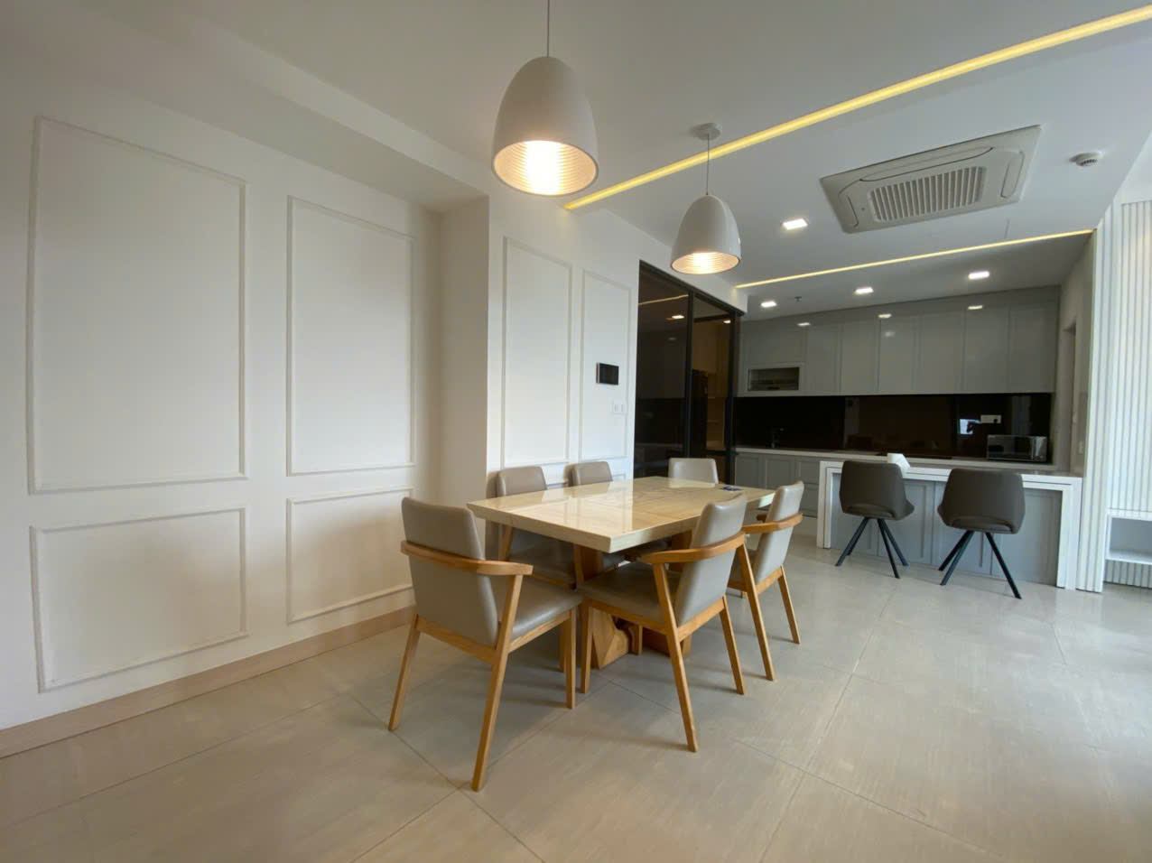 Bán căn hộ cao cấp Urbanhill, phú mỹ hưng, quận 7. Diện tích: 109m, 3 phòng ngủ, 2 wc. Nội thất cao cấp, ô xe miễn phí tầng hầm. Gía chỉ 9,5 tỷ . Qúy khách xem nhà liên hệ: hotline Ngọc Thư ( zalo, viber) - 7222