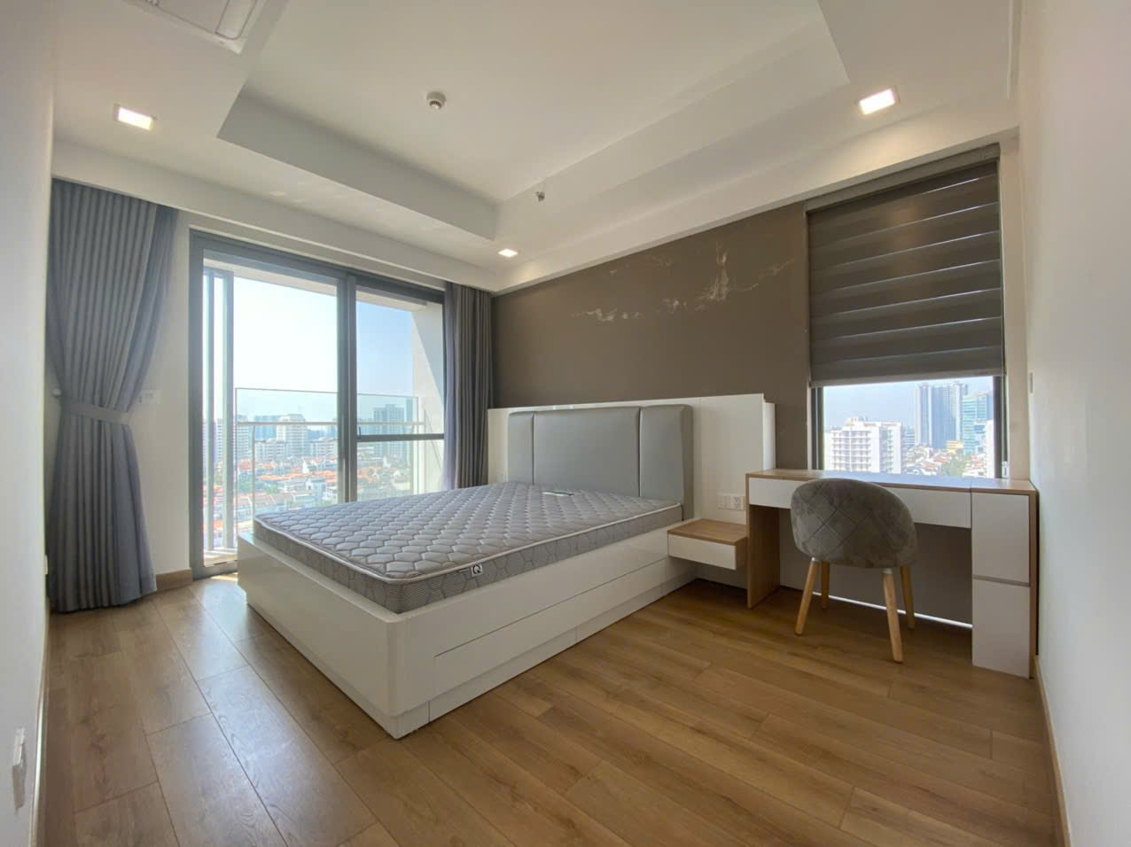 Bán căn hộ cao cấp Urbanhill, phú mỹ hưng, quận 7. Diện tích: 109m, 3 phòng ngủ, 2 wc. Nội thất cao cấp, ô xe miễn phí tầng hầm. Gía chỉ 9,5 tỷ . Qúy khách xem nhà liên hệ: hotline Ngọc Thư ( zalo, viber) - 7225