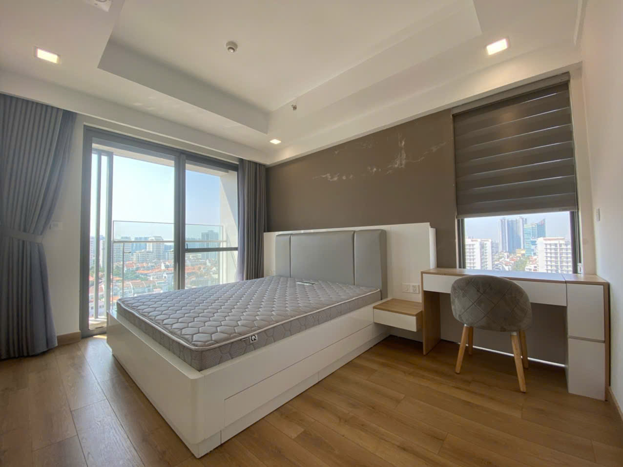 Bán căn hộ cao cấp Urbanhill, phú mỹ hưng, quận 7. Diện tích: 109m, 3 phòng ngủ, 2 wc. Nội thất cao cấp, ô xe miễn phí tầng hầm. Gía chỉ 9,5 tỷ . Qúy khách xem nhà liên hệ: hotline Ngọc Thư ( zalo, viber) - 7223