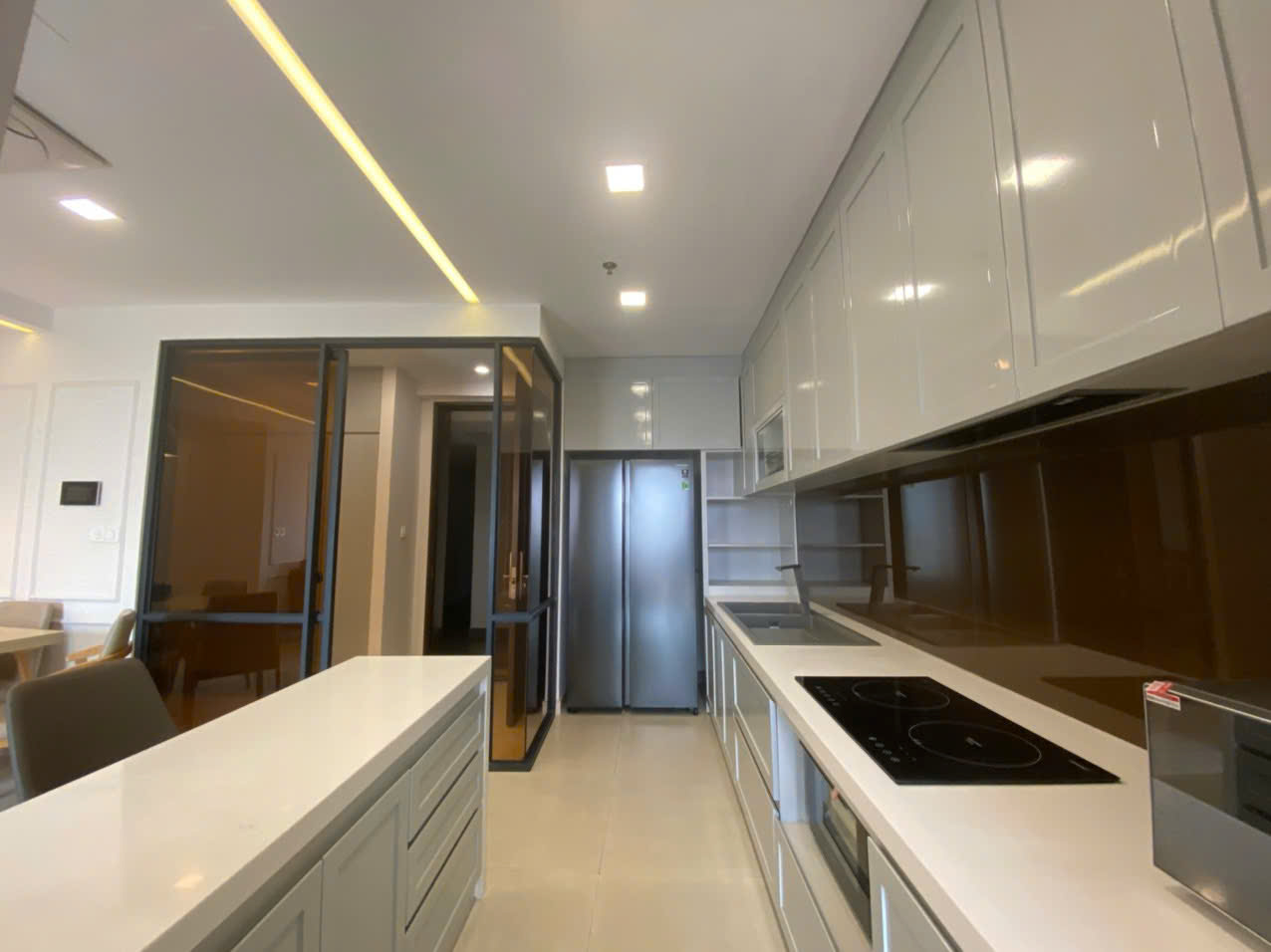 Bán căn hộ cao cấp Urbanhill, phú mỹ hưng, quận 7. Diện tích: 109m, 3 phòng ngủ, 2 wc. Nội thất cao cấp, ô xe miễn phí tầng hầm. Gía chỉ 9,5 tỷ . Qúy khách xem nhà liên hệ: hotline Ngọc Thư ( zalo, viber) - 7221