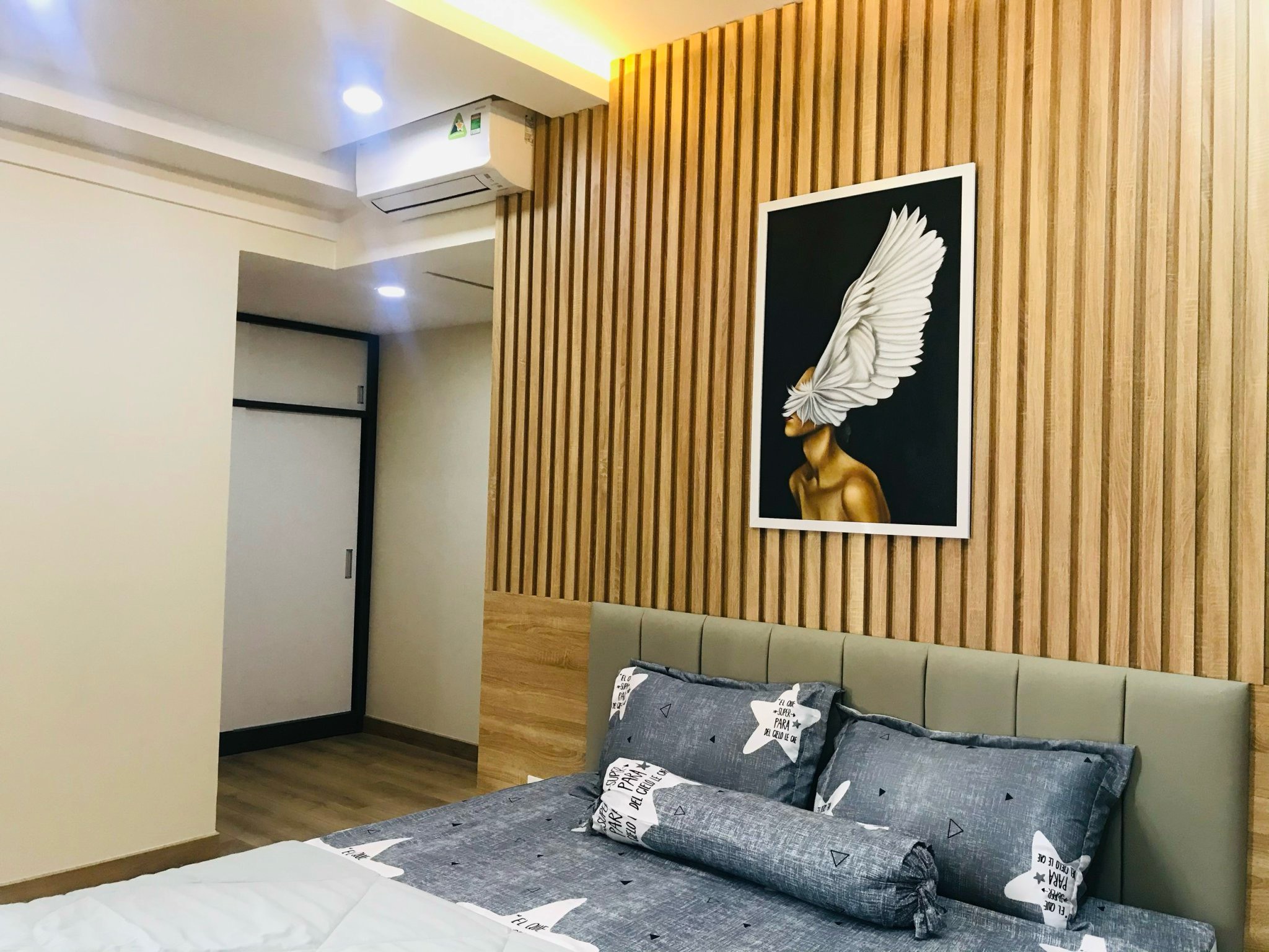 Bán căn hộ cao cấp Urbanhill, phú mỹ hưng, quận 7. Diện tích: 109m, 3 phòng ngủ, 2 wc. Nội thất cao cấp, ô xe miễn phí tầng hầm. Gía chỉ 9,5 tỷ . Qúy khách xem nhà liên hệ: hotline Ngọc Thư ( zalo, viber) - 7232