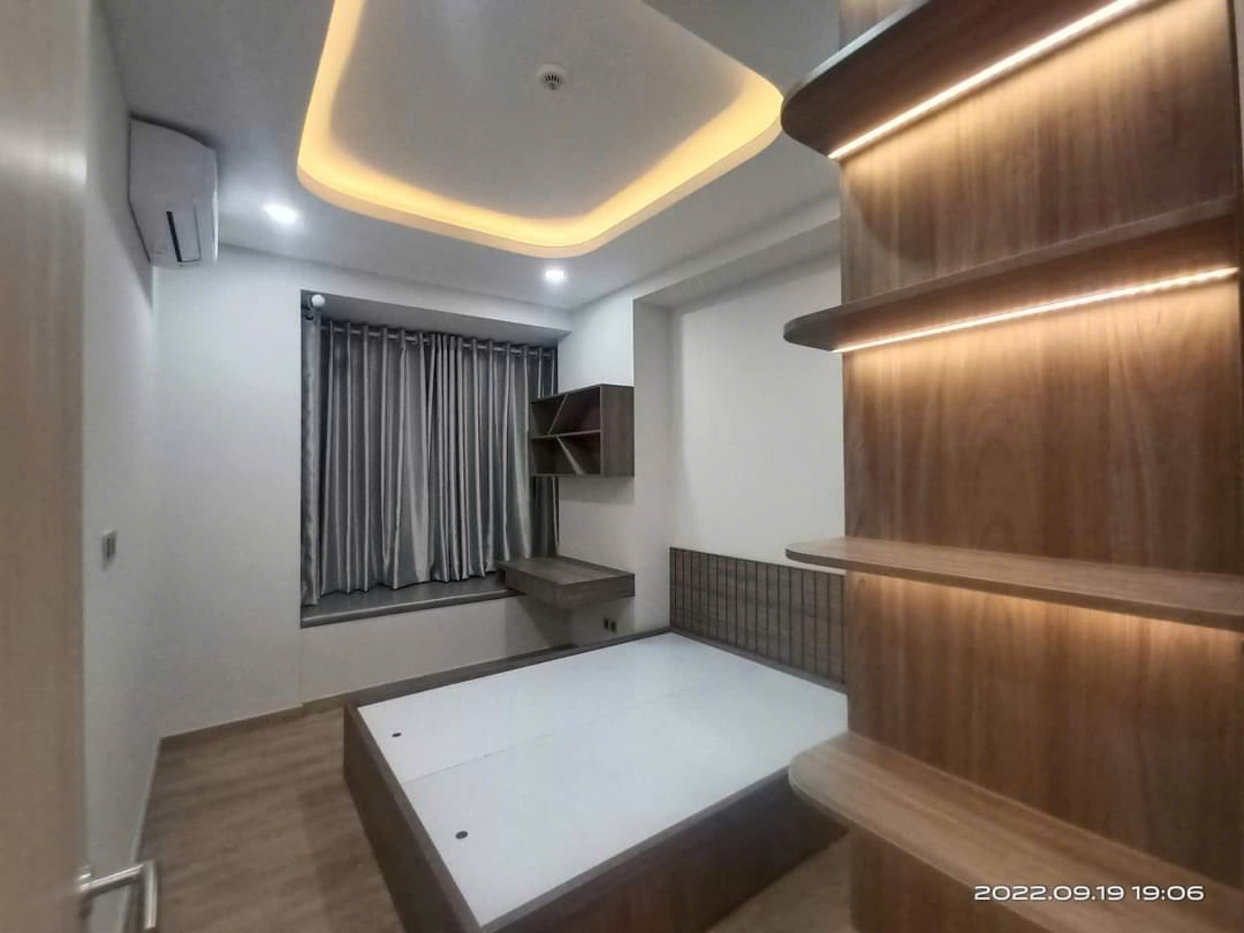 Cần bán căn hộ Midtown The Peak, phú mỹ hưng, quận 7. Dt: 85m, 2 phòng ngủ, nội thất cao cấp, ô xe hầm. Cần bán nhanh giá 8,1 tỷ. Qúy khách xem nhà liên hê: hotline Ngọc Thư ( zalo, viber) - 7253