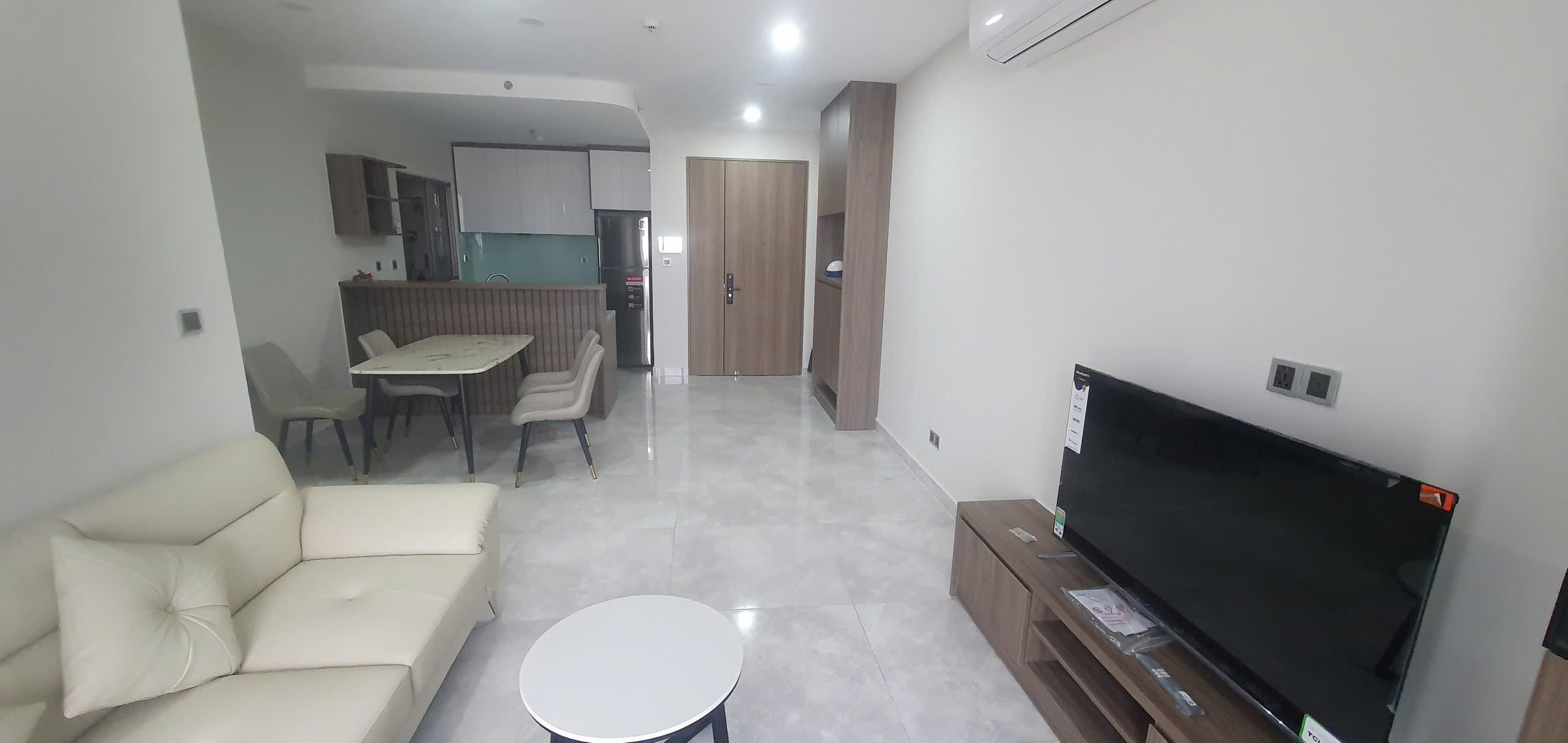 Cần bán căn hộ Midtown The Peak, phú mỹ hưng, quận 7. Dt: 85m, 2 phòng ngủ, nội thất cao cấp, ô xe hầm. Cần bán nhanh giá 8,1 tỷ. Qúy khách xem nhà liên hê: hotline Ngọc Thư ( zalo, viber) - 7249