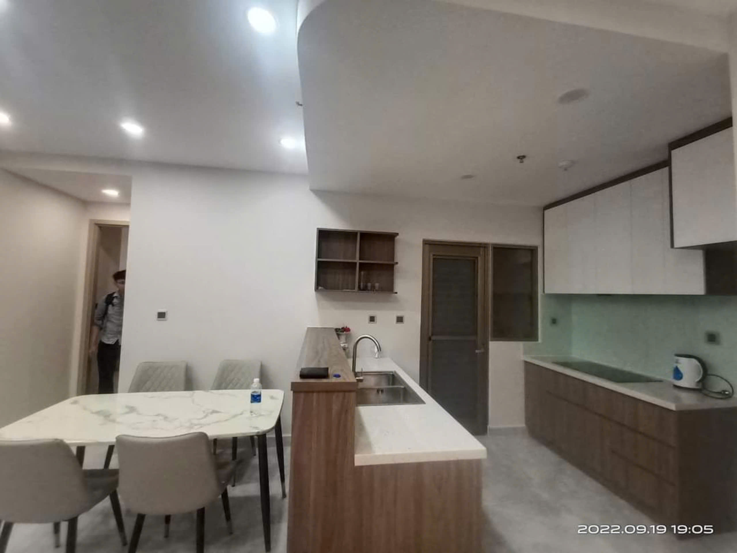 Cần bán căn hộ Midtown The Peak, phú mỹ hưng, quận 7. Dt: 85m, 2 phòng ngủ, nội thất cao cấp, ô xe hầm. Cần bán nhanh giá 8,1 tỷ. Qúy khách xem nhà liên hê: hotline Ngọc Thư ( zalo, viber) - 7250