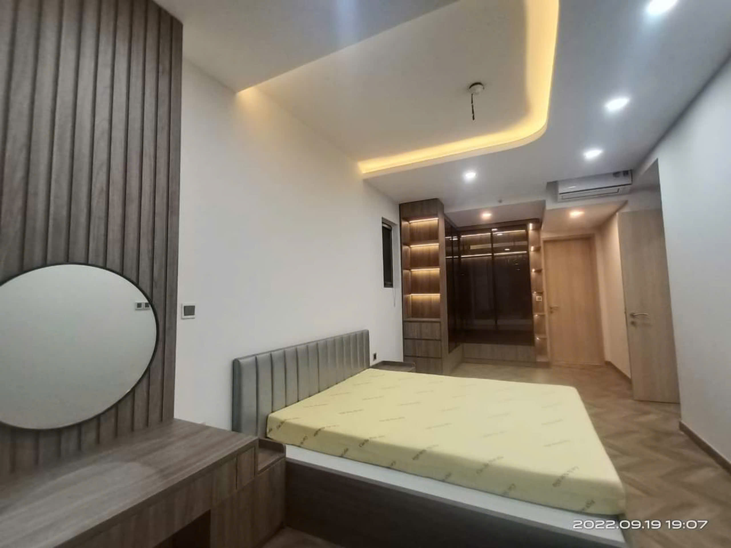 Cần bán căn hộ Midtown The Peak, phú mỹ hưng, quận 7. Dt: 85m, 2 phòng ngủ, nội thất cao cấp, ô xe hầm. Cần bán nhanh giá 8,1 tỷ. Qúy khách xem nhà liên hê: hotline Ngọc Thư ( zalo, viber) - 7251