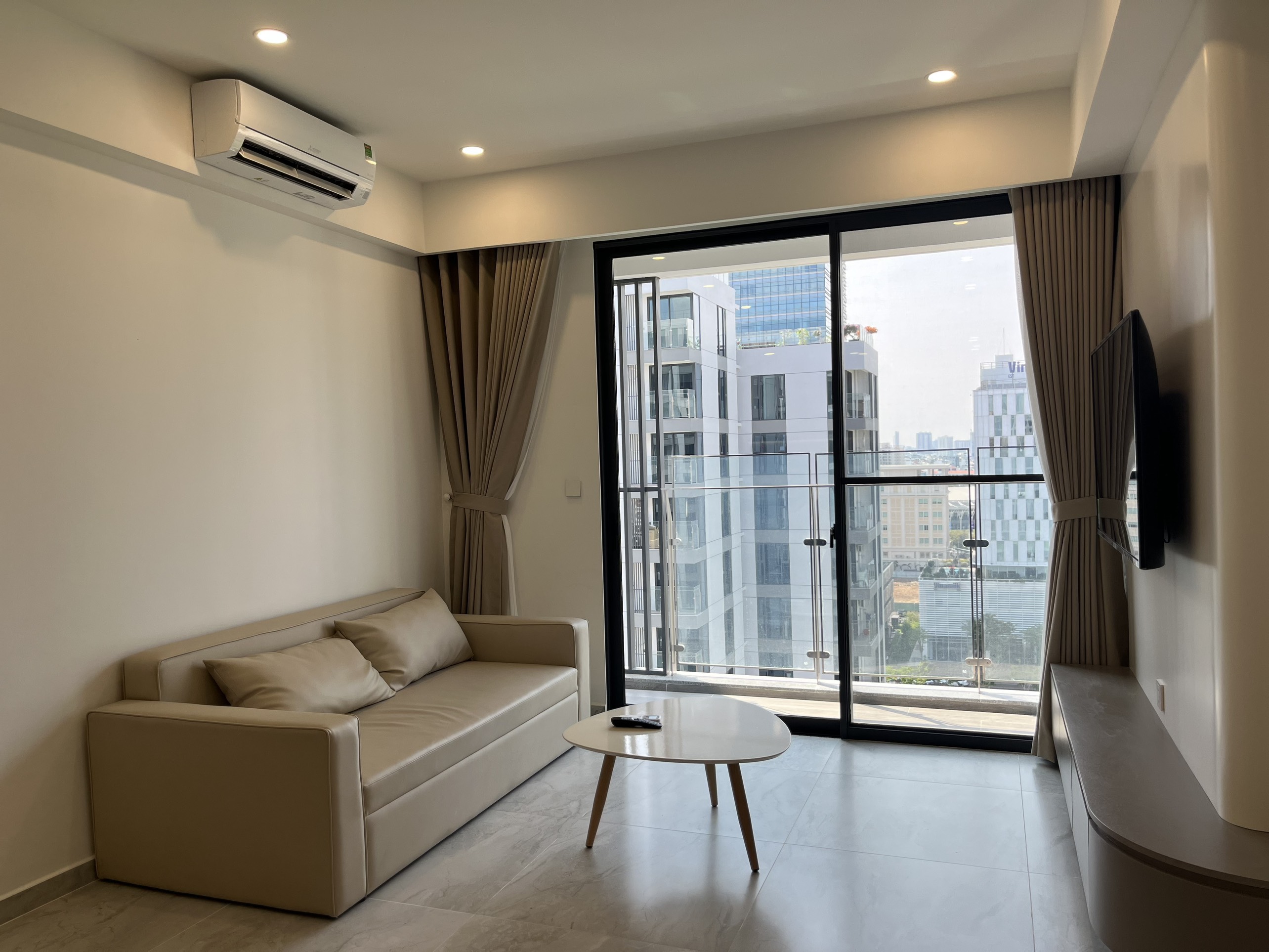 Cho thuê căn hộ Cardinal Court , phú mỹ hưng, quận 7. Dt: 78m, 2 phòng ngủ, nội thất cao cấp, nhà mới chưa ai ở. Gía chỉ 26 triệu/ tháng. Qúy khách xem nhà liên hệ: hotline Ngọc Thư ( zalo, viber)