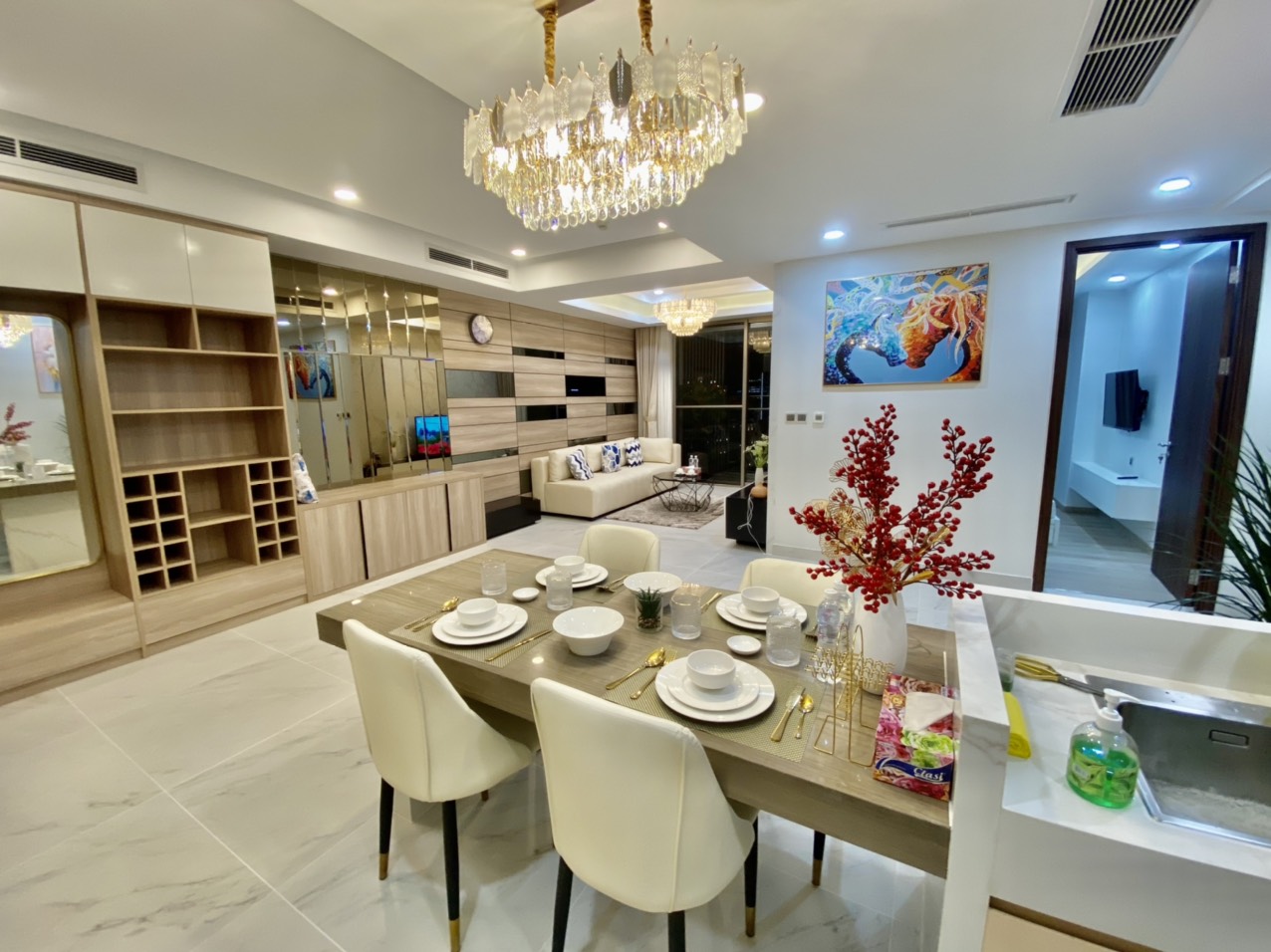 Cần bán căn hộ Midtown The Singnature, phú mỹ hưng, quận 7. Diện tích: 120m, 3 phòng ngủ, 2wc, view sông, nội thất cao cấp. Nhà đang cho thuê dài hạn, giá bán chỉ 12,8 tỷ. Qúy khách xem nhà liên hệ: hotline Ngọc Thư ( zalo, viber) - 7418