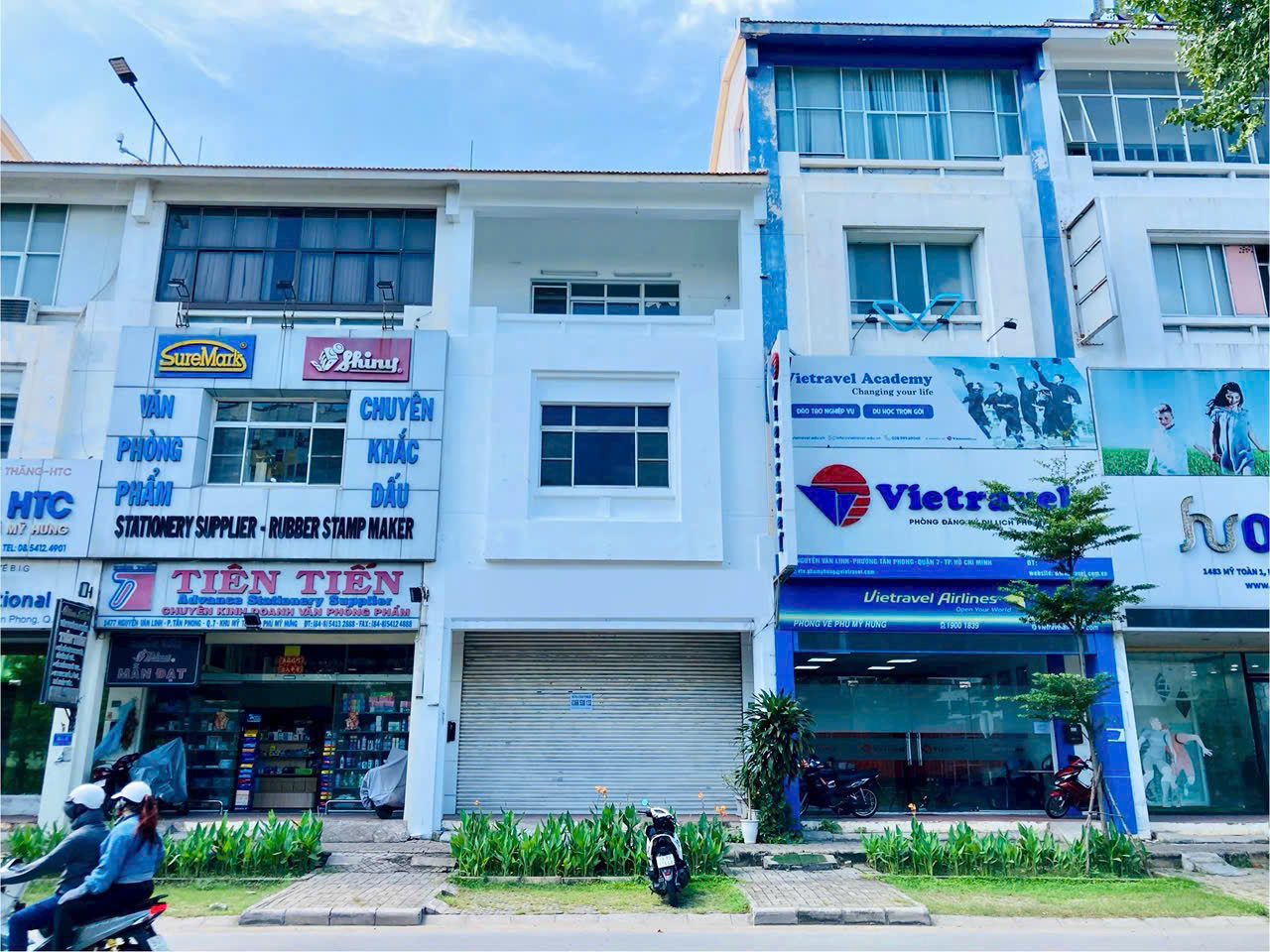 Duy Nhất 1 Căn Nhà Phố PMH - Q7. DT: 300m2. Nhà Trống Suốt - Sạch Sẽ- NTCB. Phù Hợp Làm Văn Phòng - Phòng Khám - Trường Học... Giá Chỉ 33 Triệu. Em Luân