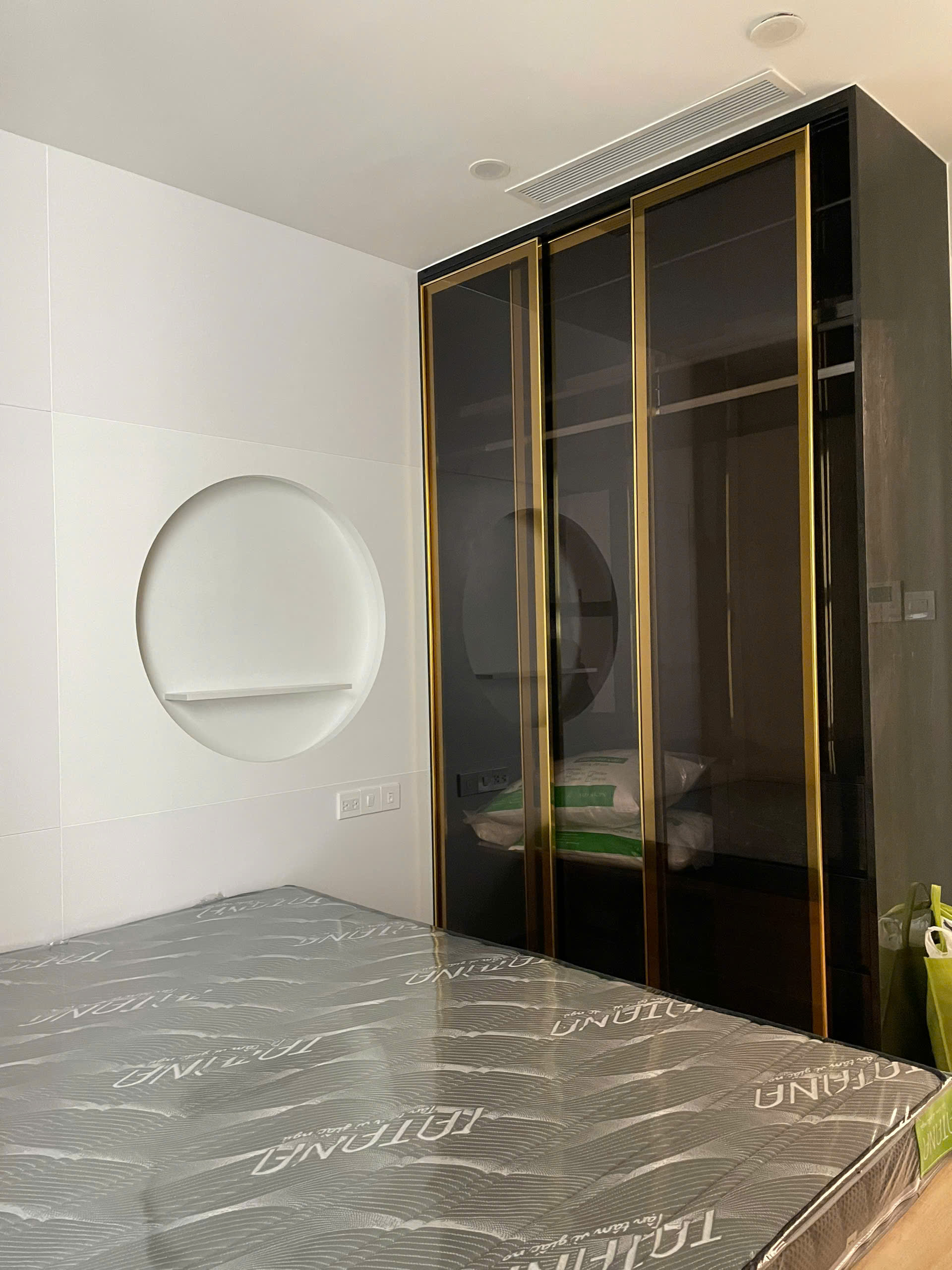 Cần bán căn hộ Hưng Phúc Premier, phúc mỹ hưng, quận 7. Diện tích: 79m, 2 phòng ngủ, 2wc. Nội thất cao cấp, view biệt thự . Giá chỉ 7 tỷ . Qúy khách xem nhà liên hệ: hotline Ngọc Thư ( zalo, viber) - 7469