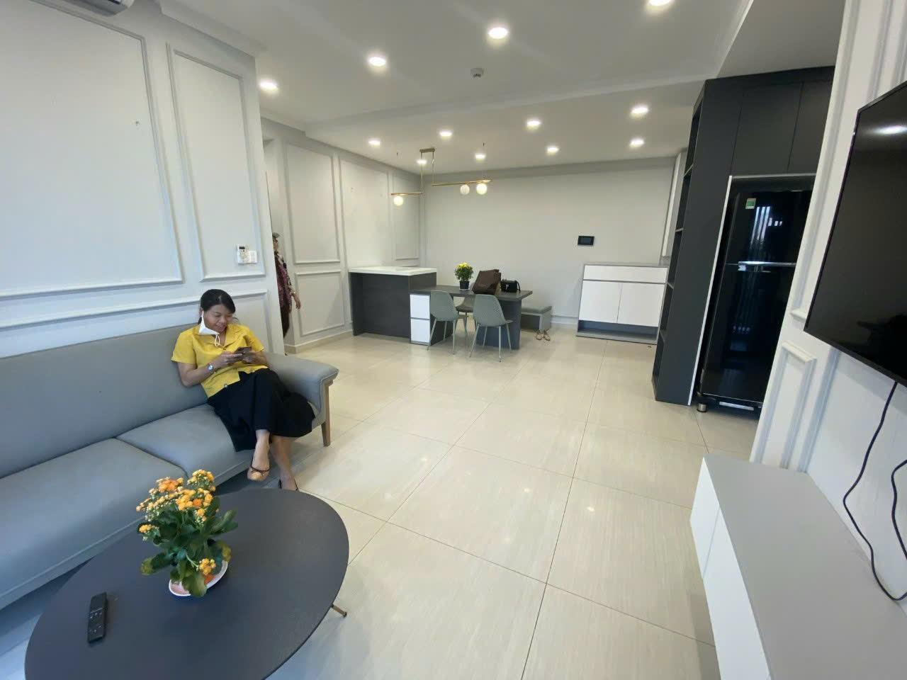 Cho thuê căn hộ Urbanhill, phú mỹ hưng, quận 7. Diện tích: 79m, 2 phòng ngủ, nội thất đầy đủ tiện nghi. Gía chỉ 20tr/ tháng. Qúy khách xem nhà liên hệ: hotline Ngọc Thư ( zalo, viber)