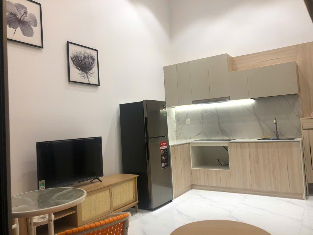Cho thuê shophouse Midtown The Synature, phú mỹ hưng, quận 7. Diện tích: 41,5 m + 30m lửng. Nội thất đầy đủ, cao cấp, giá chỉ 19tr/ tháng. Anh chị xem nhà liên hệ: hotline Ngọc Thư ( zalo, viber) - 7534