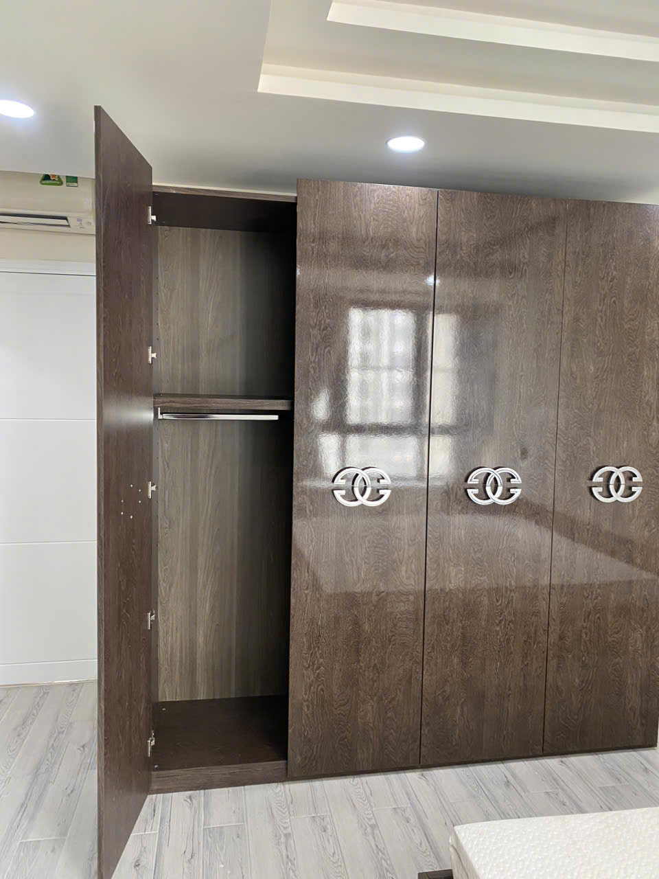 Cho thuê căn hộ Hưng Phúc, phú mỹ hưng, quận 7. Diện tích: 97m, thiết kế 2 phòng ngủ, 1 kho. Nội thất đầy đủ, vào ở ngay, giá chỉ 19tr/ tháng. Anh chị xem nhà liên hệ: hotline Ngọc Thư ( zalo, viber) - 7580