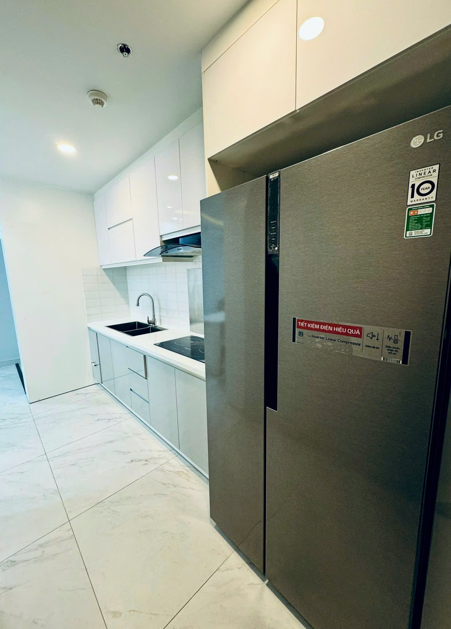 Cho thuê căn hộ Midtown , phú mỹ hưng, quận 7. Diện tích: 80m, 2 phòng ngủ, 2wc. Nội thất cao cấp, vào ở ngay. Gía chỉ 26 tr/ tháng. Anh chị xem nhà liên hệ: hotline Ngọc Thư ( zalo, viber) - 7585