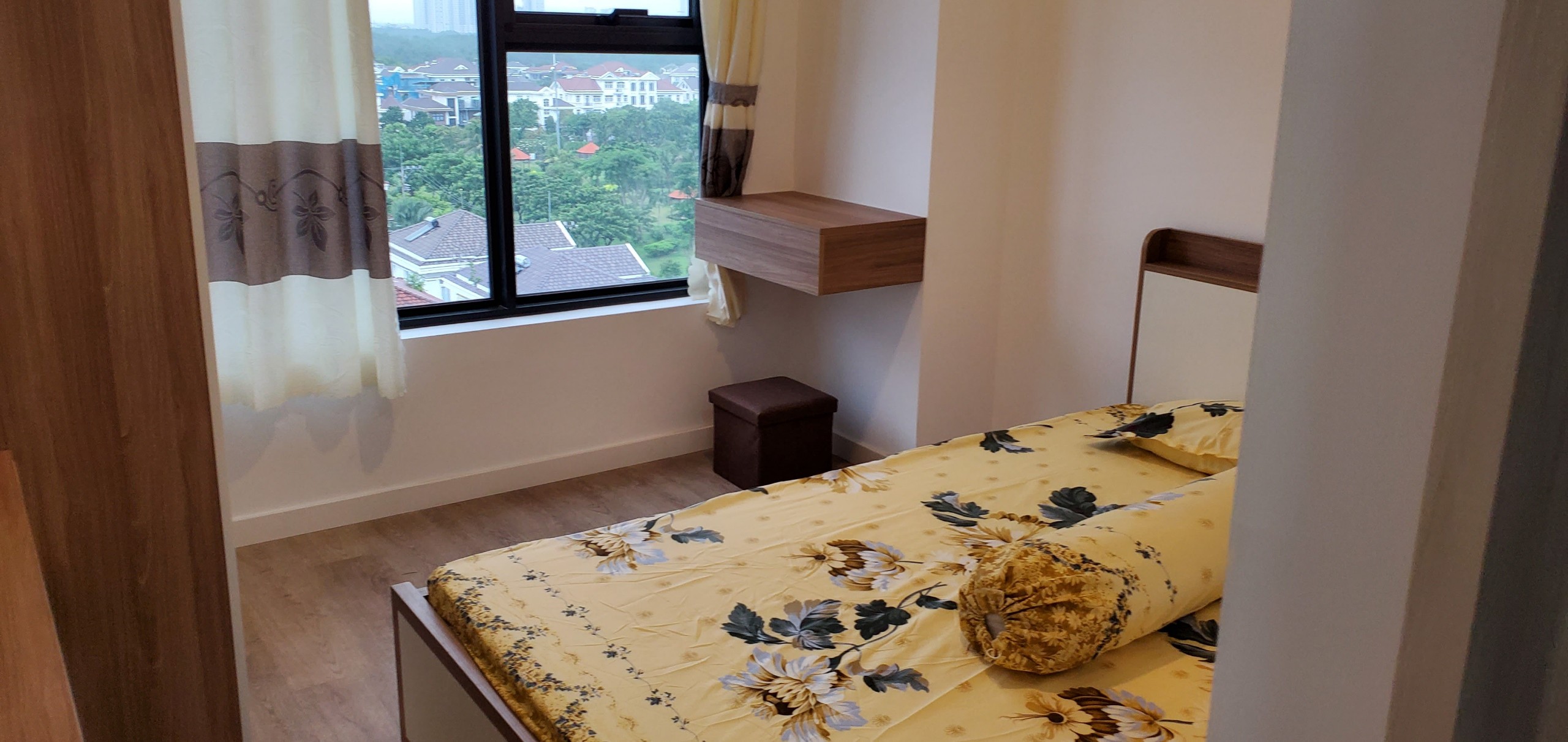 Cần bán căn hộ Hưng phúc Primer, diện tích: 70 m, 2 phòng ngủ, nội thất đầy đủ, view biệt thự thoáng mát. Giá: 5,6 tỷ. Quý khách xem nhà liên hệ: hotline Ngọc Thư ( zalo, viber) - 8108