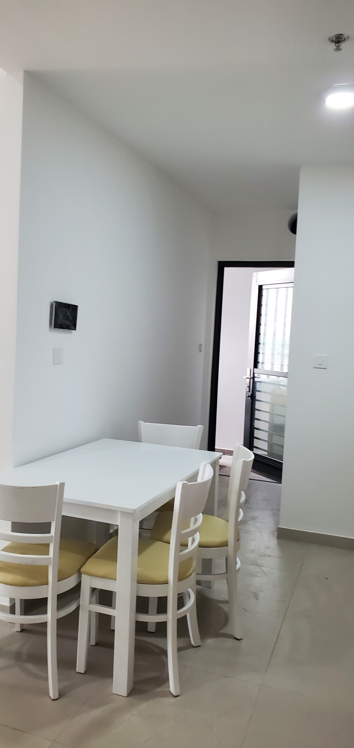 Cần bán căn hộ Hưng phúc Primer, diện tích: 70 m, 2 phòng ngủ, nội thất đầy đủ, view biệt thự thoáng mát. Giá: 5,6 tỷ. Quý khách xem nhà liên hệ: hotline Ngọc Thư ( zalo, viber) - 8109