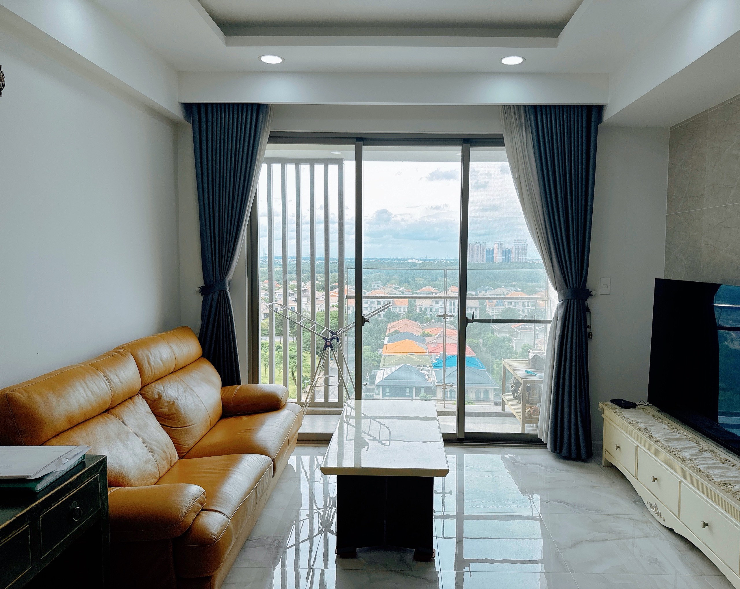 Cho thuê căn hộ Hưng Phúc Residence, phú mỹ hưng, quận 7. Diện tích: 98m, 3 phòng ngủ, 2wc. Nội thất cao cấp, giá thuê chỉ 25tr/ tháng. Nhà trống, vào ở ngay. Xem nhà liên hệ: hotline Ngọc Thư ( zalo, viber)