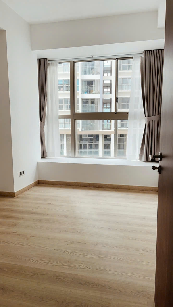 Cho thuê căn hộ Midtown The Singnature, phú mỹ hưng, quận 7. Diện tích: 80m, 2 phòng ngủ, nội thất cơ bản, giá chỉ 20tr/ tháng. Anh chị xem nhà liên hệ: hotline Ngọc Thư ( zalo, viber) - 8130