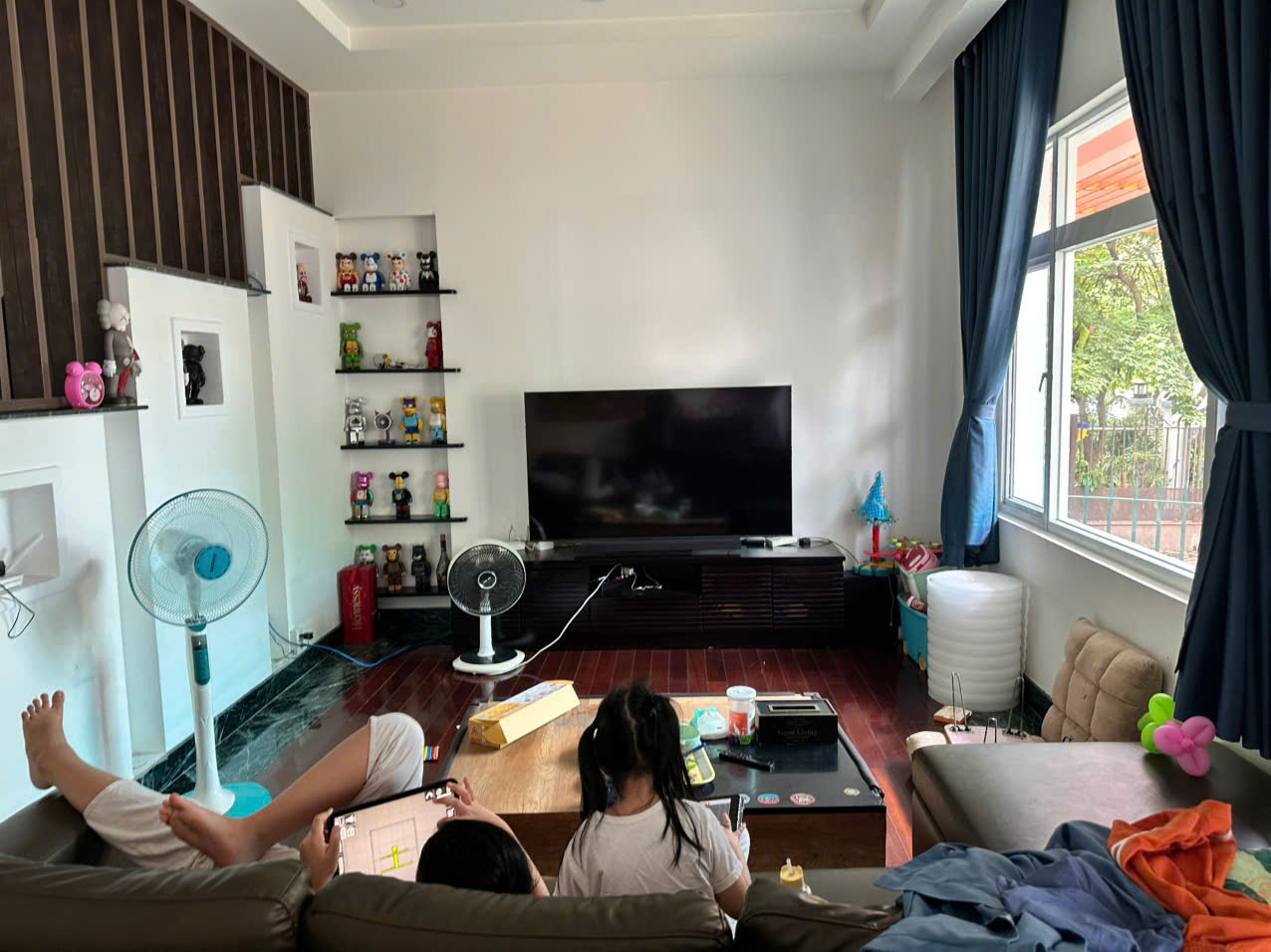 Cho thuê biệt thự liên kế Hưng Thái, phú mỹ hưng, quận 7. Diện tích: 7x18m, 1 trệt, 2 lầu ( sân thượng)  4 phòng ngủ, nội thất đầy đủ. Khu an ninh, yên tĩnh. Gía chỉ 35tr/ tháng. Anh chị xem nhà liên hệ: hotline Ngọc Thư ( zalo, viber) - 8135