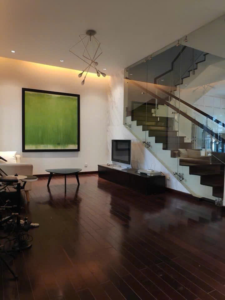 Bán nhanh biệt thự liên kế vườn MỸ Thái , phú mỹ hưng, quận 7. Diện tích: 7x18m, trệt, 2 lầu, sân thượng. 4 phòng ngủ, nội thất đầy đủ, giá bán nhanh chỉ 32 tỷ. Liên hệ: hotline Ngọc Thư xem nhà - 8171