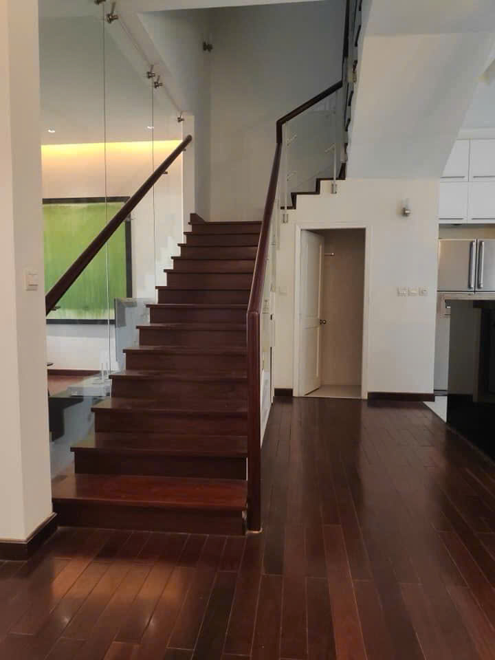 Bán nhanh biệt thự liên kế vườn MỸ Thái , phú mỹ hưng, quận 7. Diện tích: 7x18m, trệt, 2 lầu, sân thượng. 4 phòng ngủ, nội thất đầy đủ, giá bán nhanh chỉ 32 tỷ. Liên hệ: hotline Ngọc Thư xem nhà - 8169