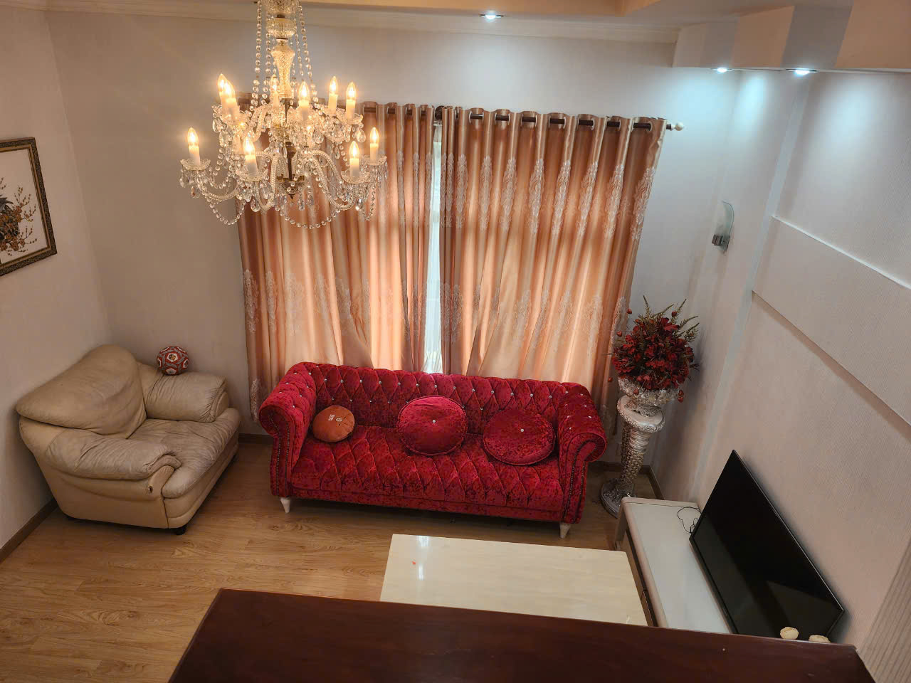 Bán nhanh nhà phố vườn Hưng Thái, phú mỹ hưng, quận 7. Diện tích: 7x18m, trệt, 2 lầu, hướng Nam, sổ hồng riêng. Nhà đep, nội thất đầy đủ, giá chỉ 30 tỷ. Anh chị xem nhà liên hệ: hotline Ngọc Thư ( zalo, viber) - 8178
