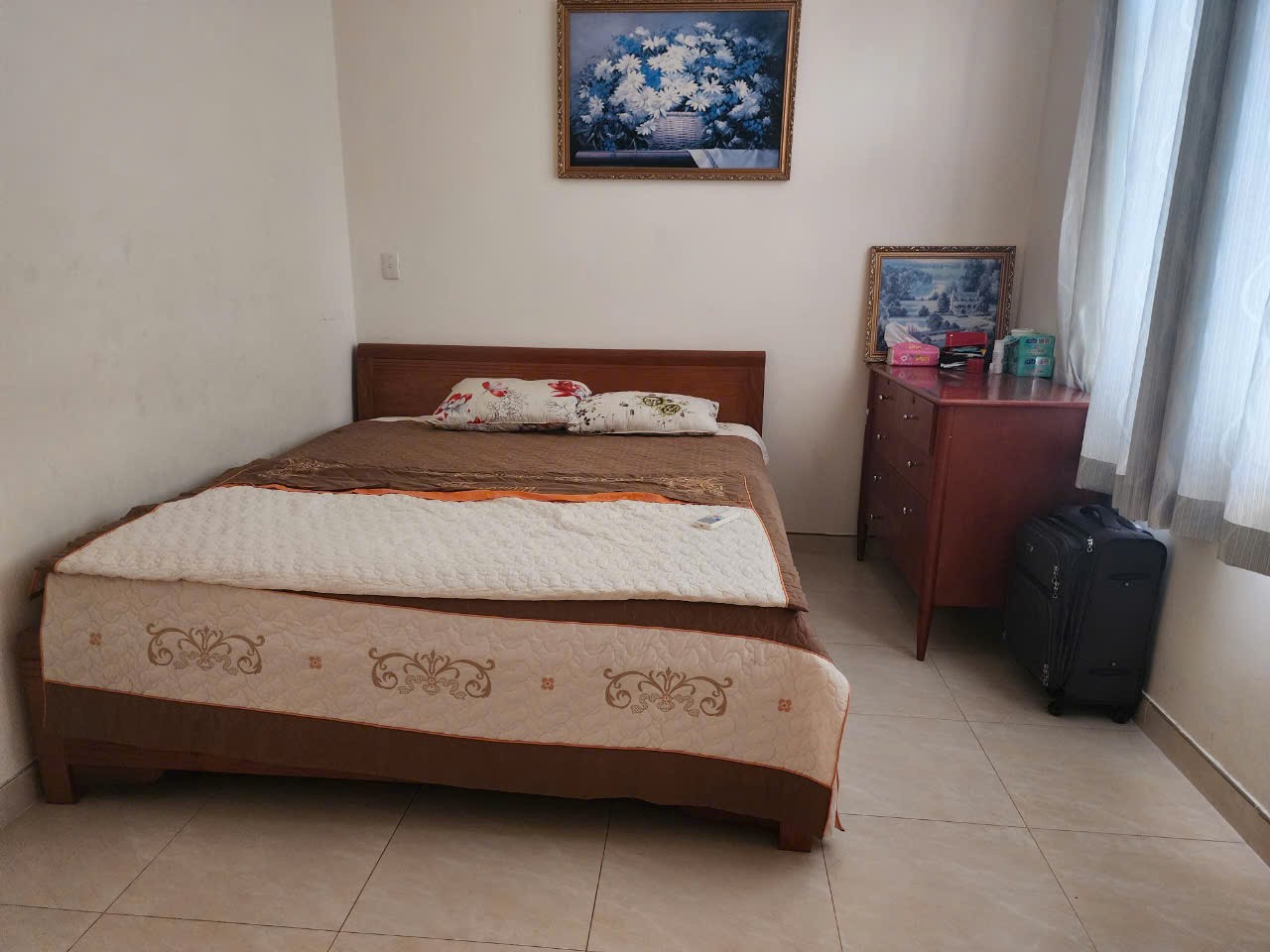 Bán nhanh nhà phố vườn Hưng Thái, phú mỹ hưng, quận 7. Diện tích: 7x18m, trệt, 2 lầu, hướng Nam, sổ hồng riêng. Nhà đep, nội thất đầy đủ, giá chỉ 30 tỷ. Anh chị xem nhà liên hệ: hotline Ngọc Thư ( zalo, viber) - 8181