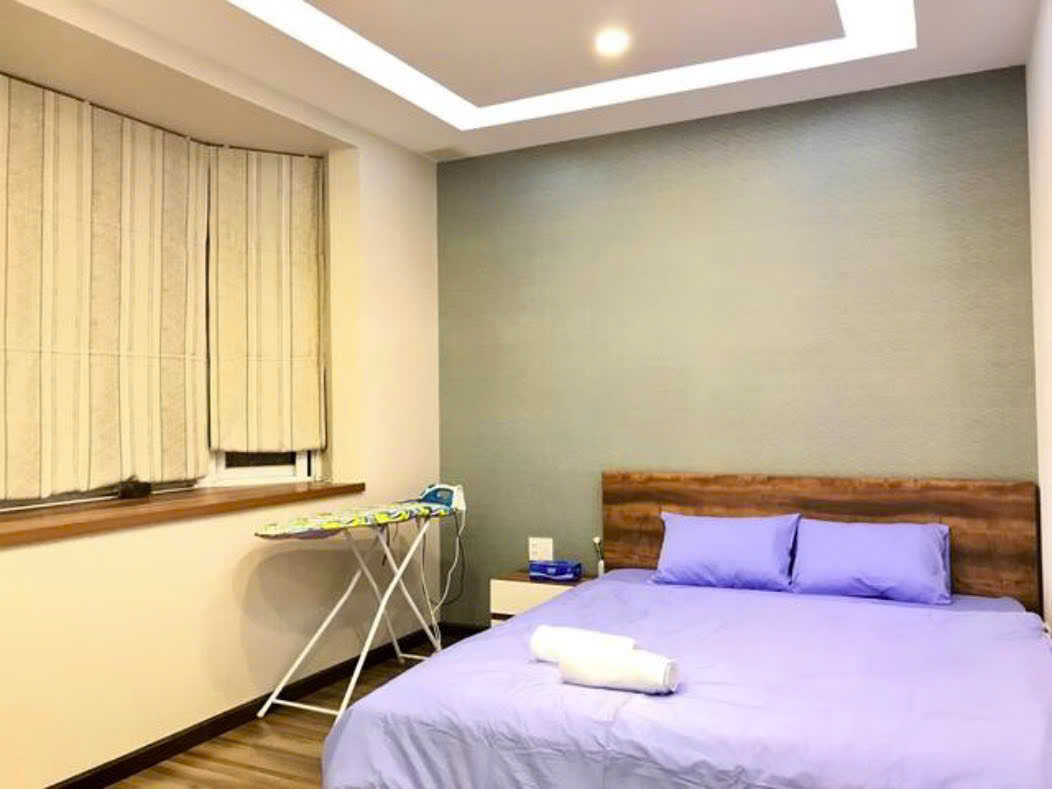 Cần bán nhà phố vườn Mỹ Thái, phú mỹ hưng, quận 7. Diện tích: 7x18m, trệt, 2 lầu, sân thượng, sân vườn. Nội thất đầy đủ, đẹp. Gía bán nhanh chỉ 31 tỷ. Liên hệ: hotline Ngọc Thư xem nhà - 8193