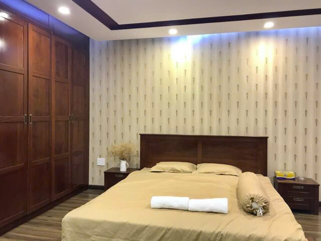Cần bán nhà phố vườn Mỹ Thái, phú mỹ hưng, quận 7. Diện tích: 7x18m, trệt, 2 lầu, sân thượng, sân vườn. Nội thất đầy đủ, đẹp. Gía bán nhanh chỉ 31 tỷ. Liên hệ: hotline Ngọc Thư xem nhà - 8191