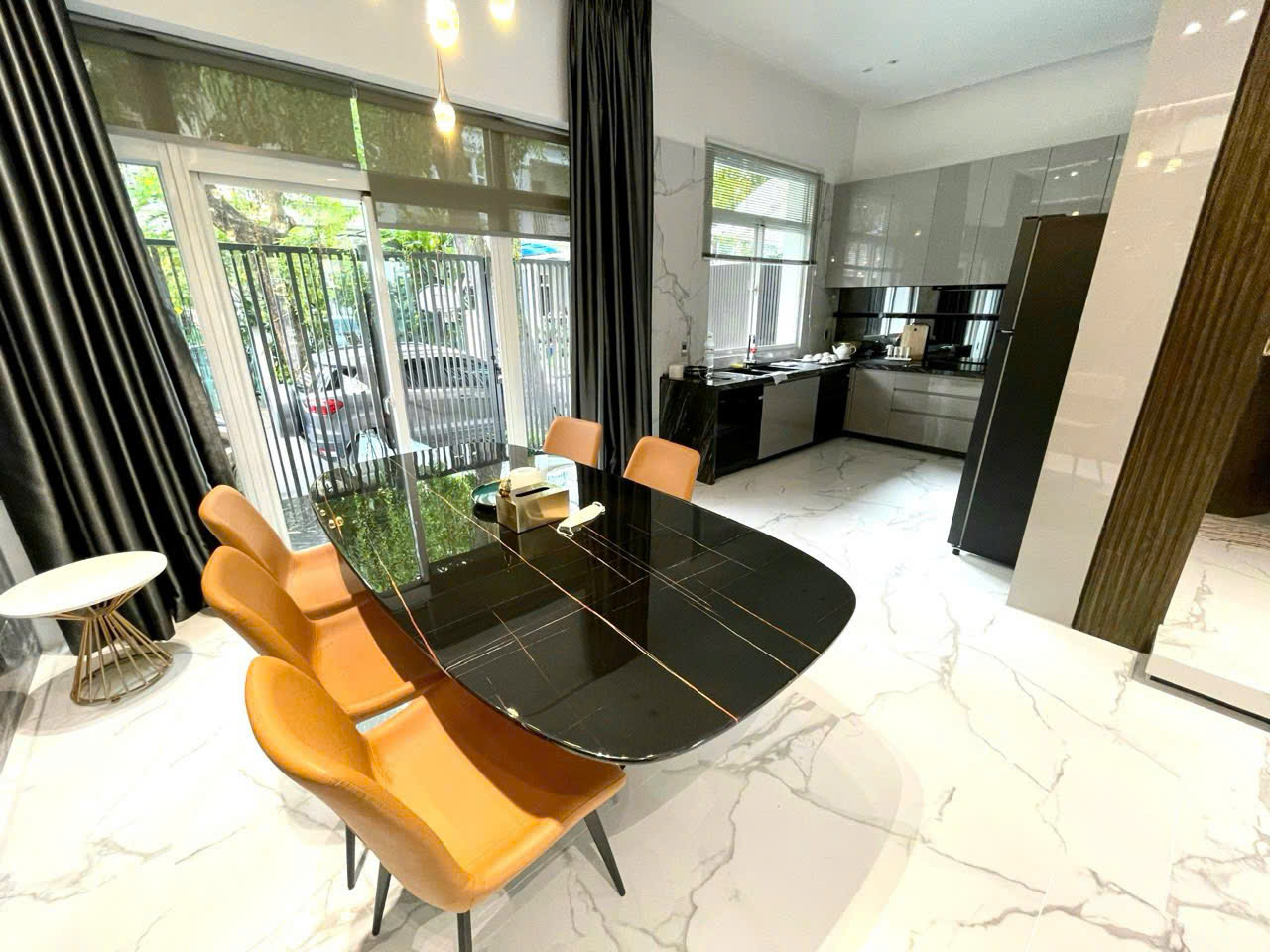 Cần bán nhà phố vườn Mỹ Thái, phú mỹ hưng, quận 7. Diện tích: 7x18m, trệt, 2 lầu, sân thượng, sân vườn. Nội thất đầy đủ siêu cao cấp, thang máy, nhà mới sửa . Gía bán nhanh chỉ 34 tỷ. Liên hệ: hotline Ngọc Thư xem nhà - 8199