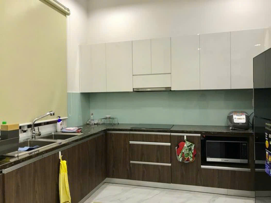 Bán biệt thự liên kế vườn Mỹ Thái, phú mỹ hưng, quận 7. Diện tích: 7x18m, trệt, 2 lầu , sân thượng. Thiết kế 4 phòng ngủ, nội thất đầy đủ, hướng Đông Bắc. Gía chỉ 31 tỷ. Qúy khách xem nhà liên hệ: hotline Ngọc Thư - 8240
