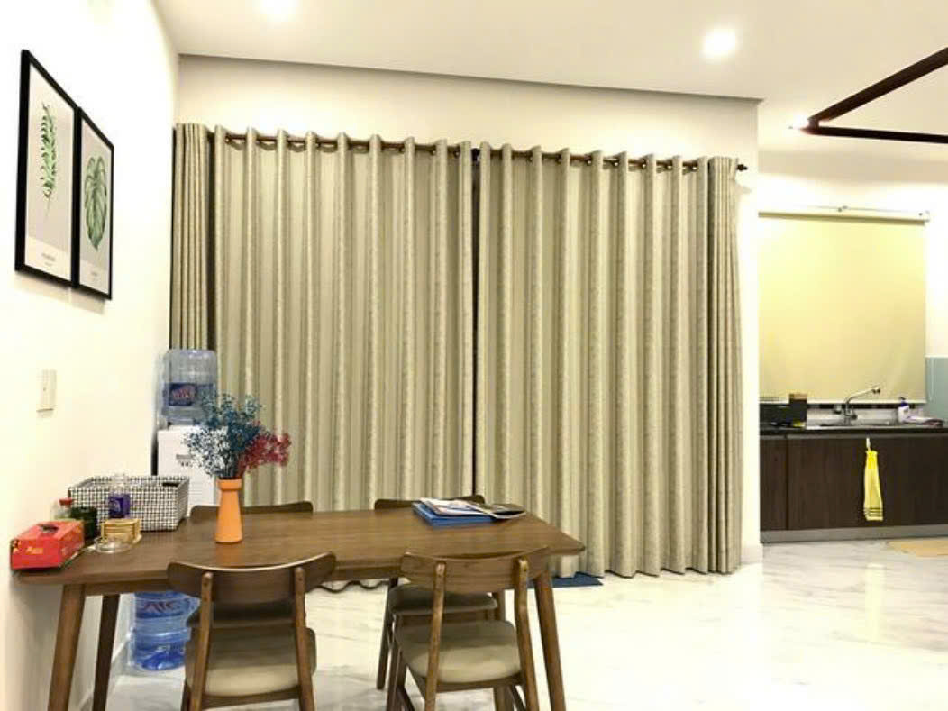 Bán biệt thự liên kế vườn Mỹ Thái, phú mỹ hưng, quận 7. Diện tích: 7x18m, trệt, 2 lầu , sân thượng. Thiết kế 4 phòng ngủ, nội thất đầy đủ, hướng Đông Bắc. Gía chỉ 31 tỷ. Qúy khách xem nhà liên hệ: hotline Ngọc Thư - 8239